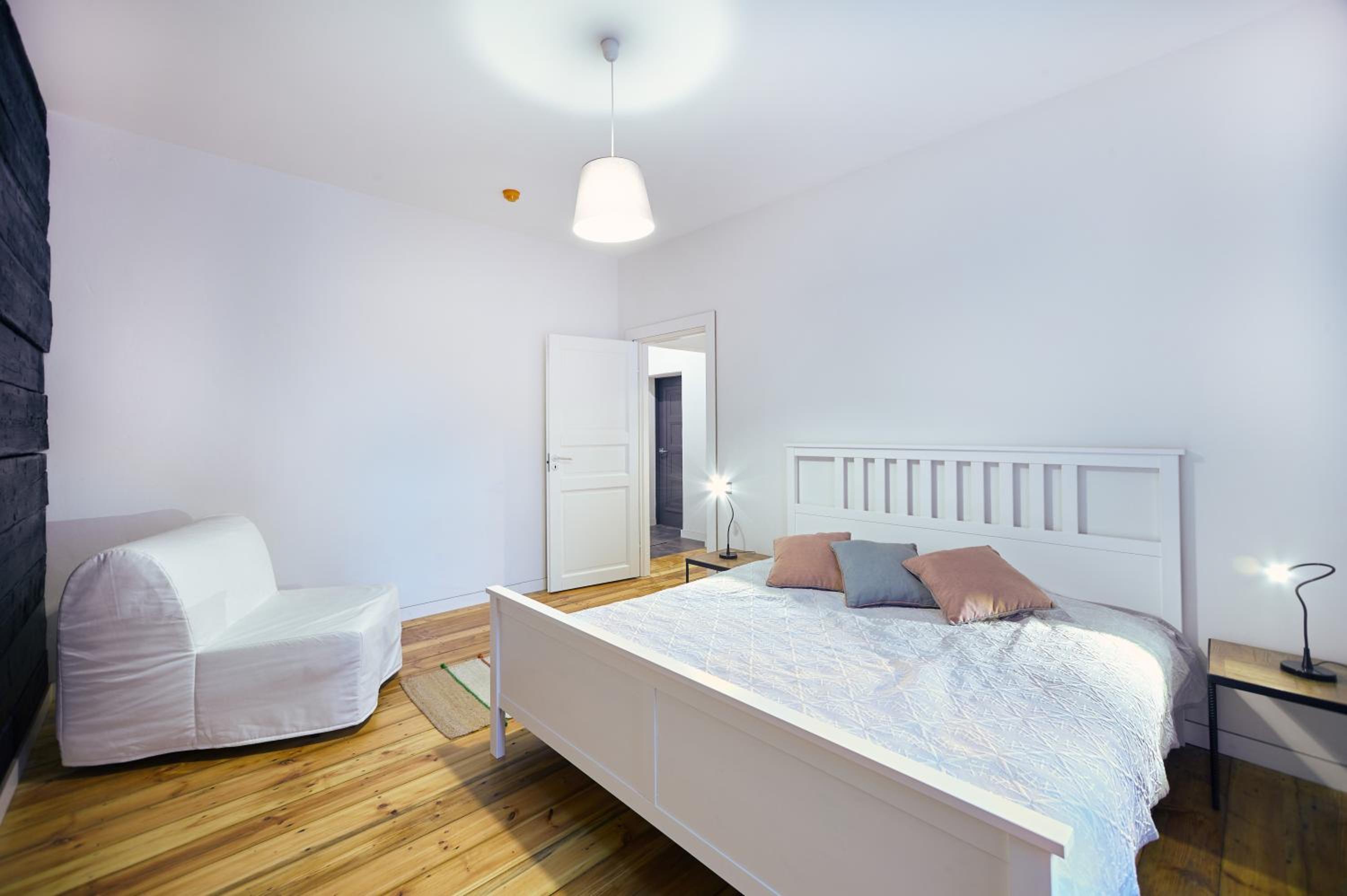Four-Bedroom Apartment with Balcony  - Photo 21