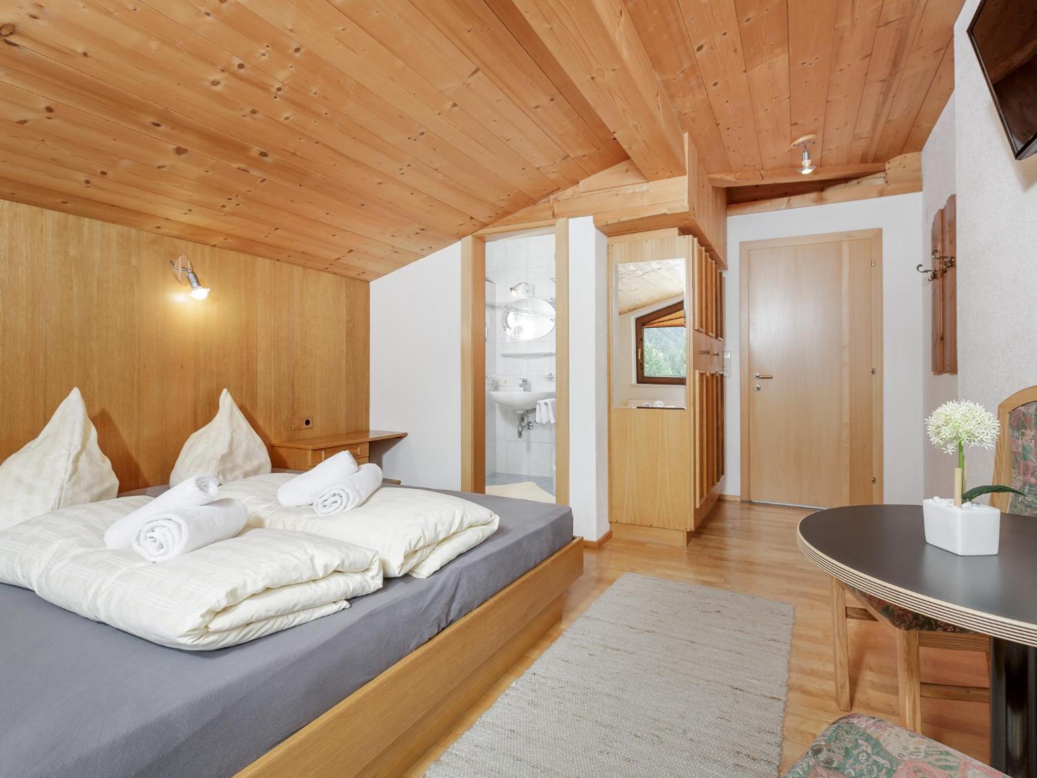 Standard Double Room - Photo 4