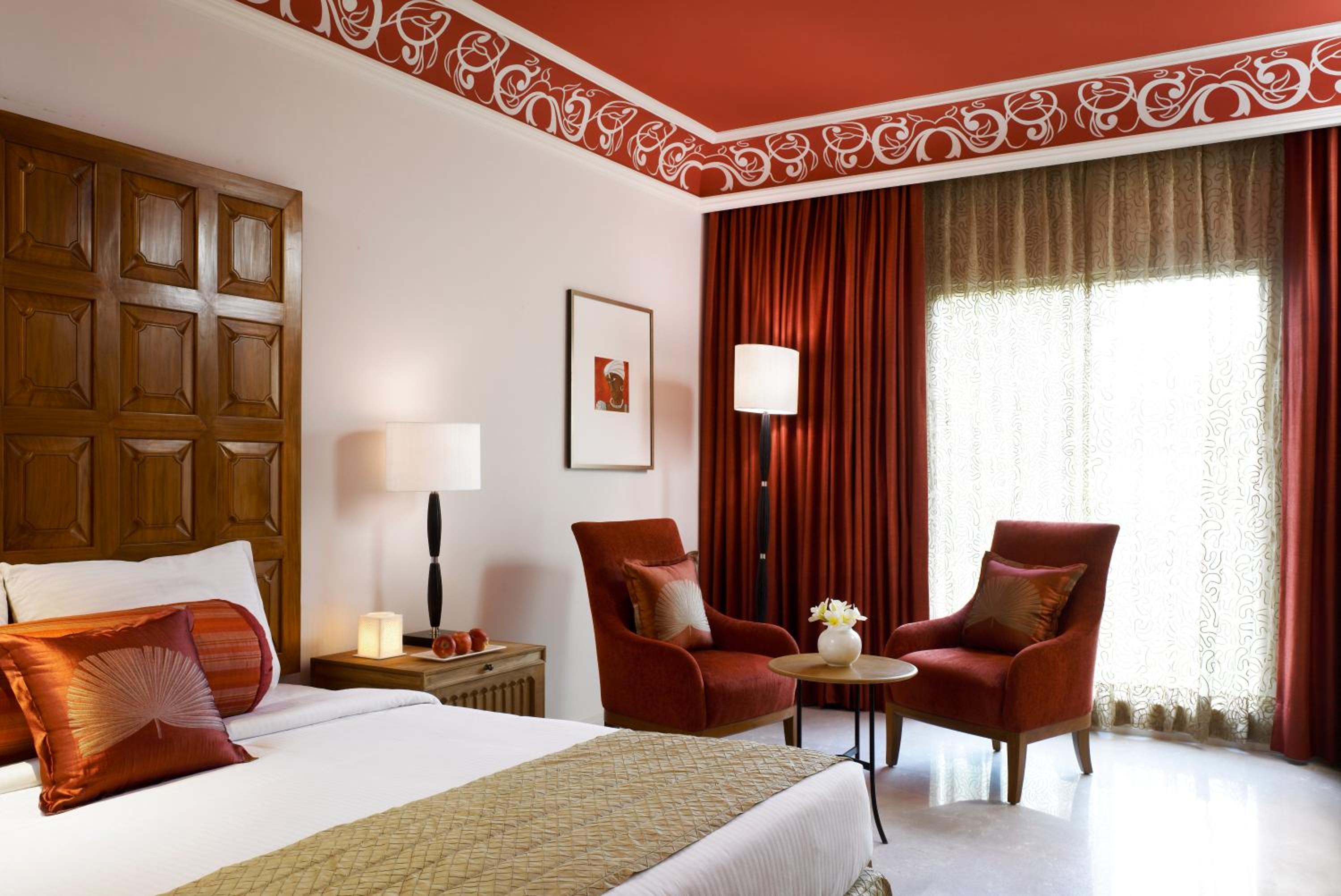 Heritage Room King Bed thumbnail 6