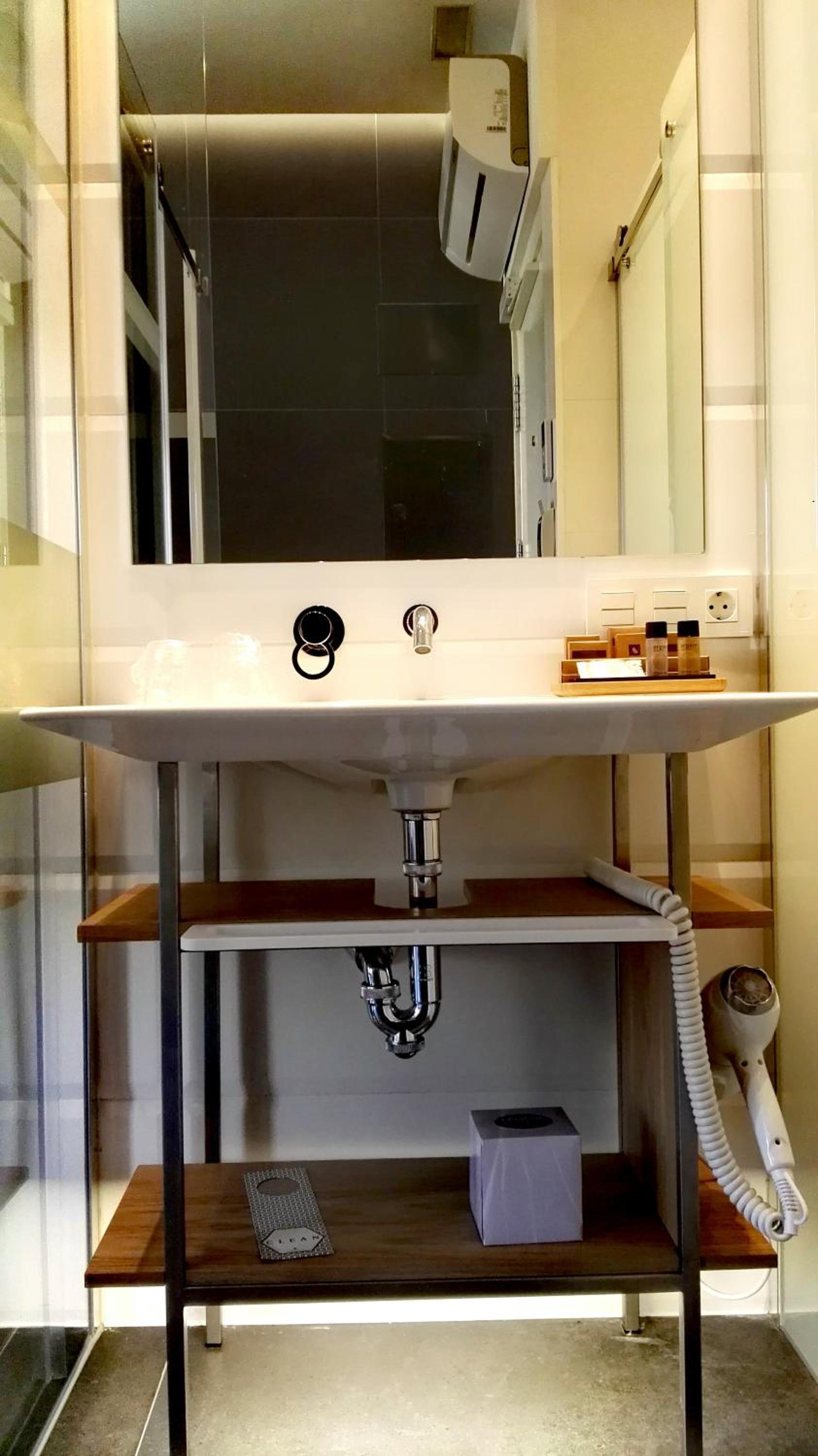 Suite with Garden View - Photo 8