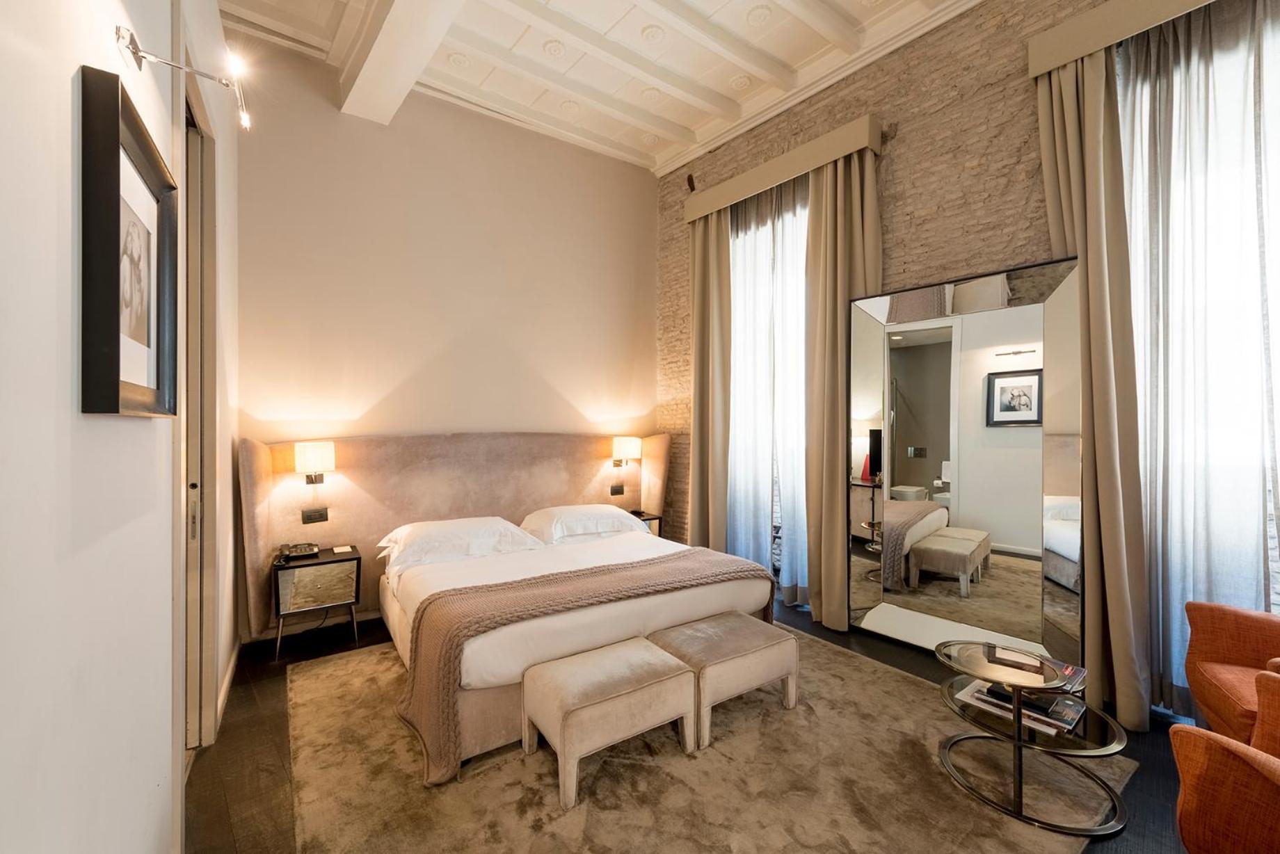 Deluxe Double Room thumbnail 5