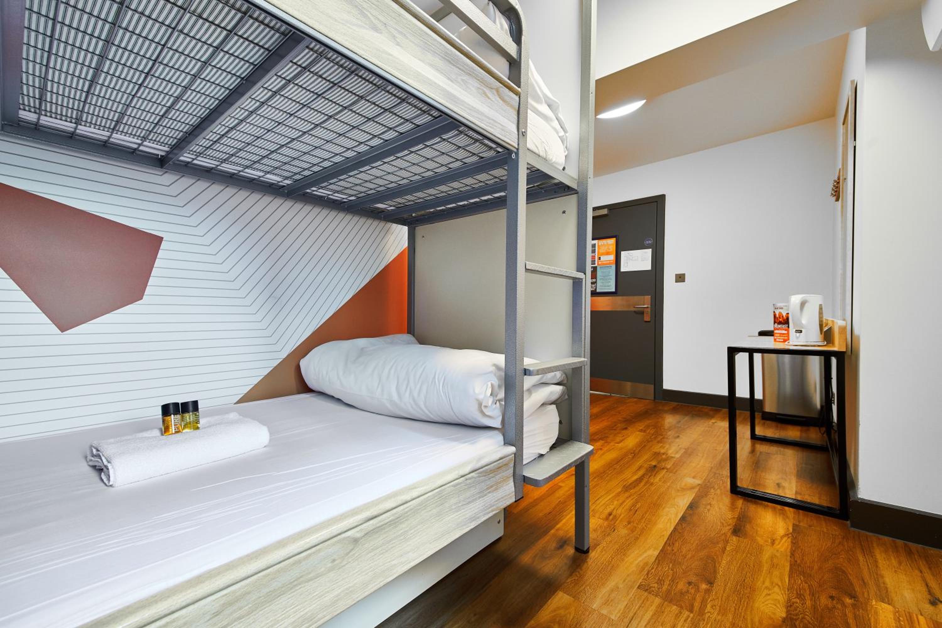 Private 2 Bunk Room with Shared External Bathroom photo 3