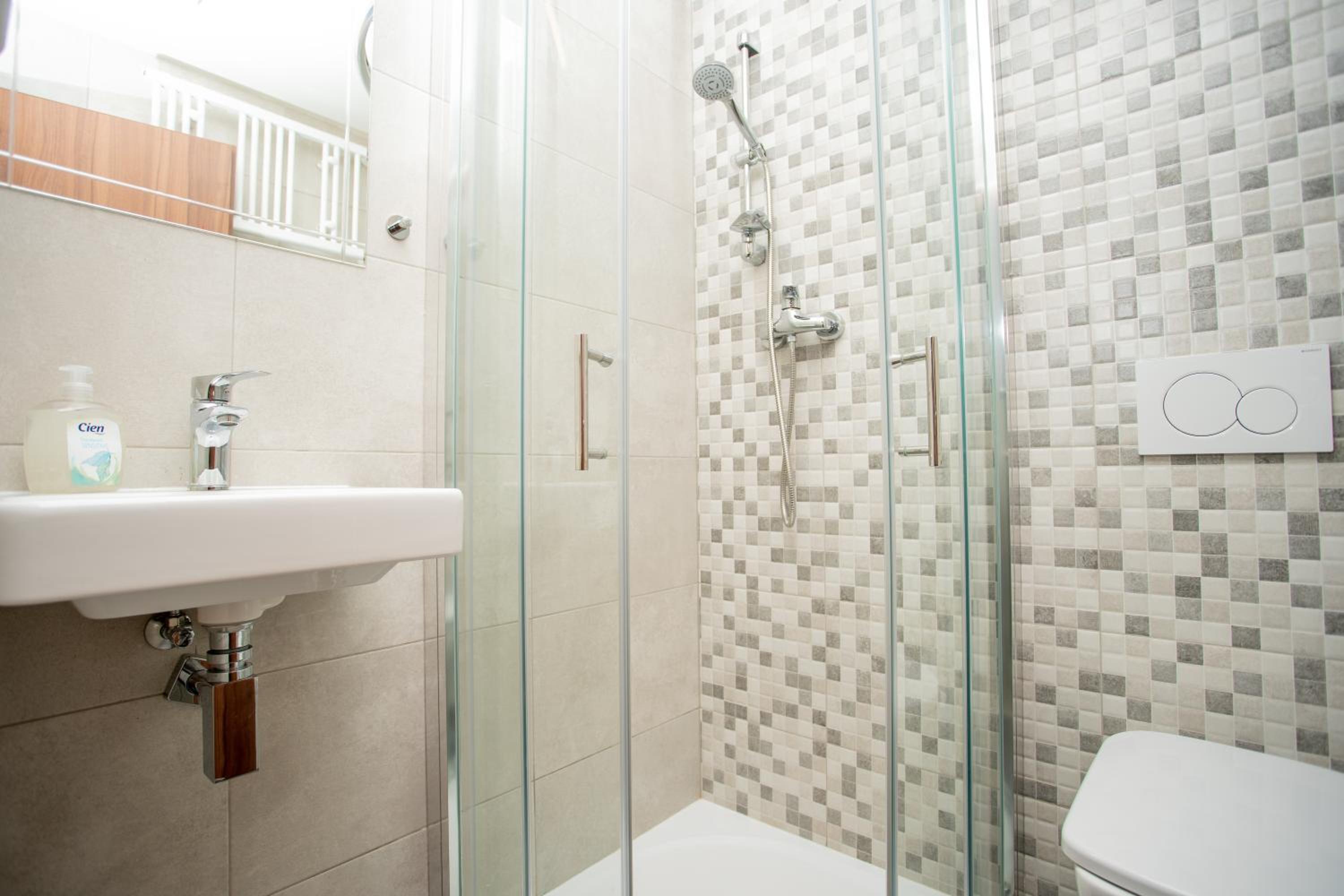 Standard Double or Twin Room - Photo 5