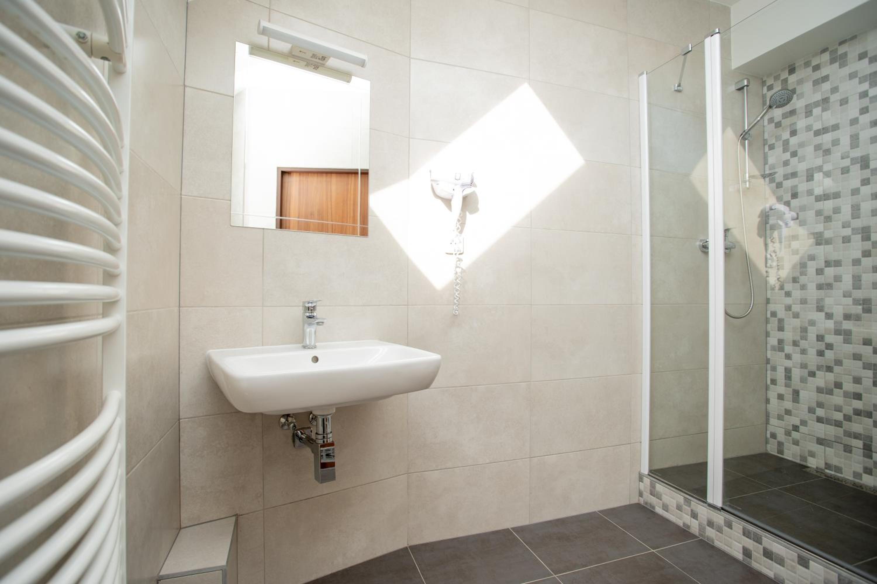 Quadruple Room with Air Conditioning - Photo 2