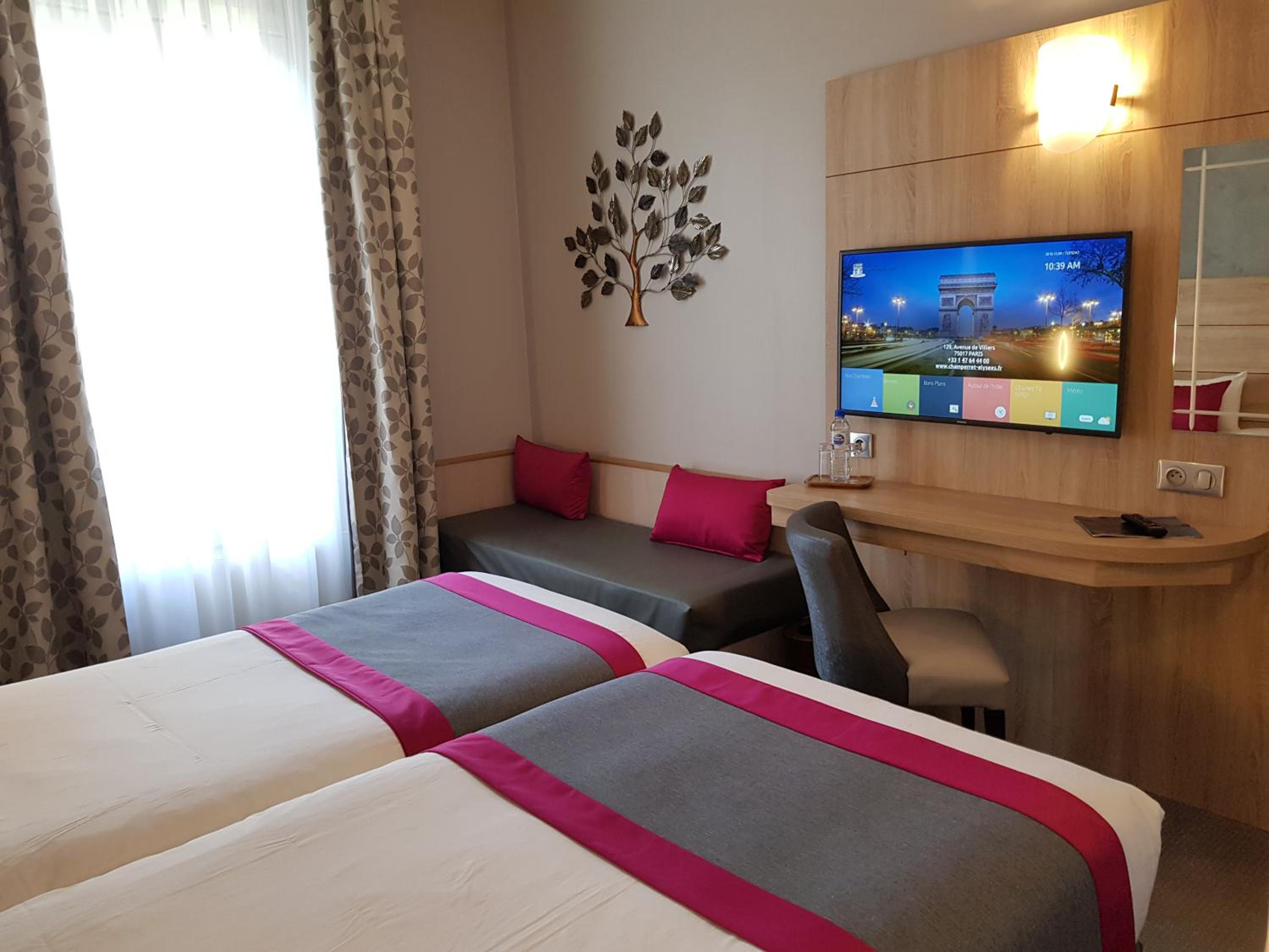 Superior Twin Room thumbnail 5