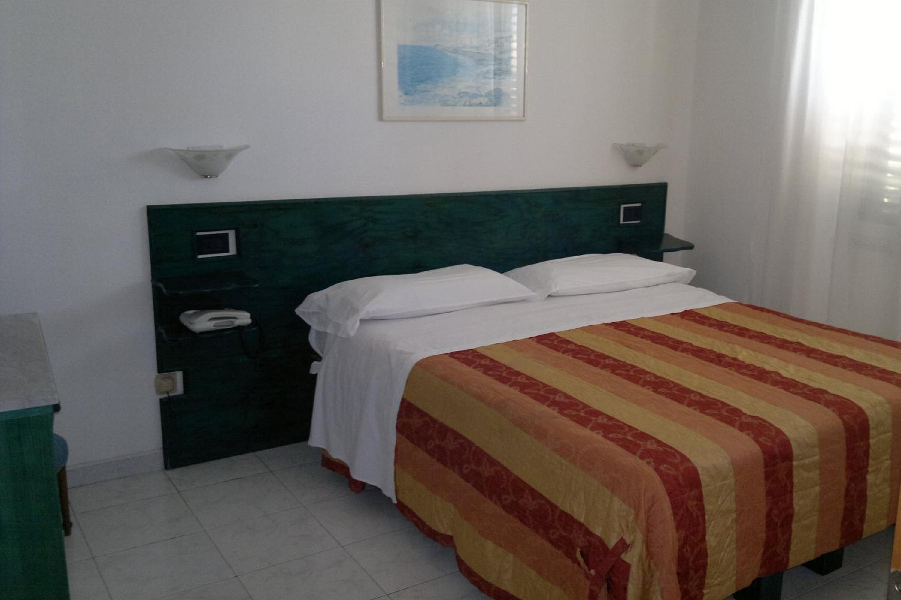 Economy Double Room photo 2