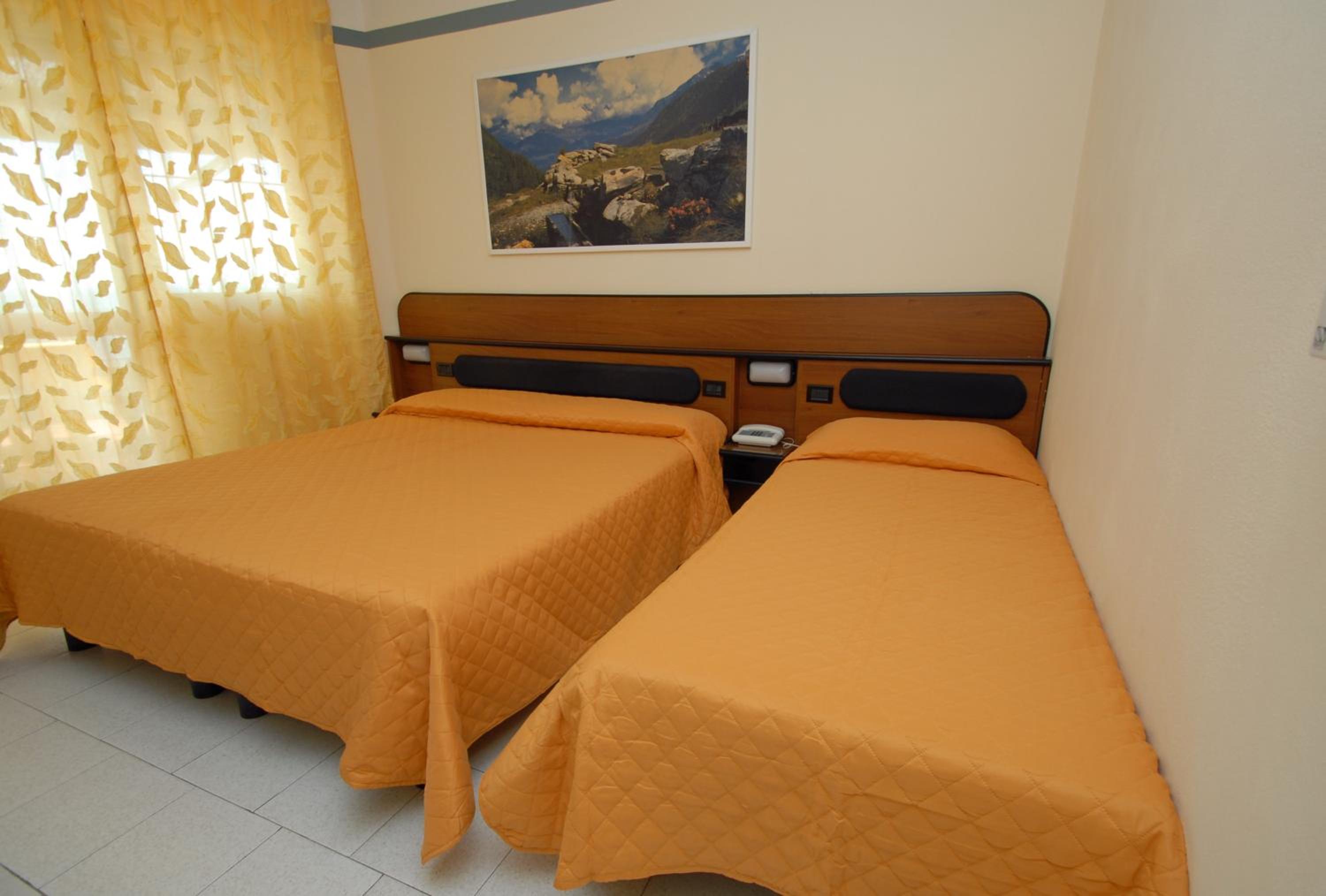 Standard Triple Room with Balcony photo 3