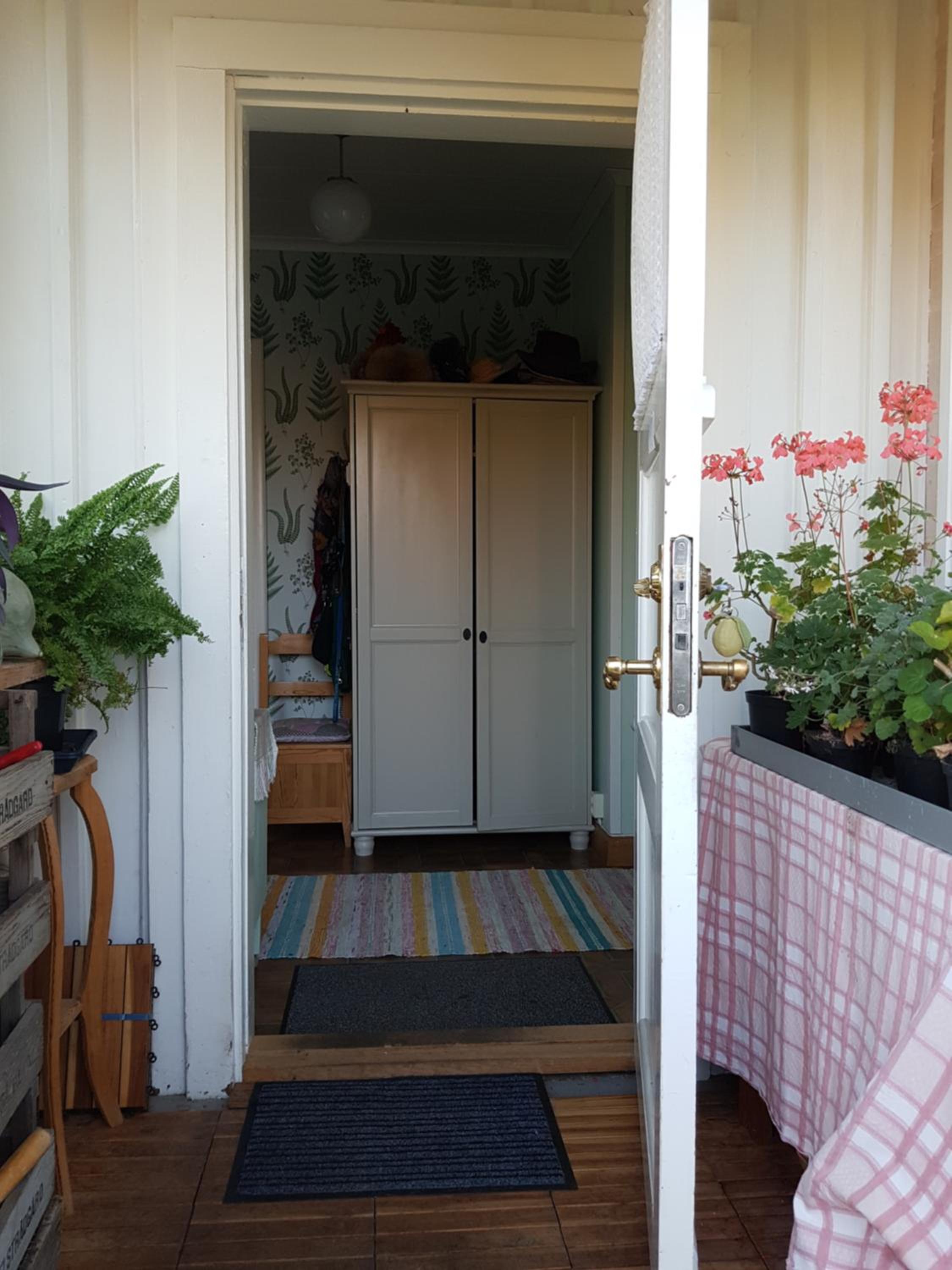 Single Room with Shared Shower and Toilet photo 1