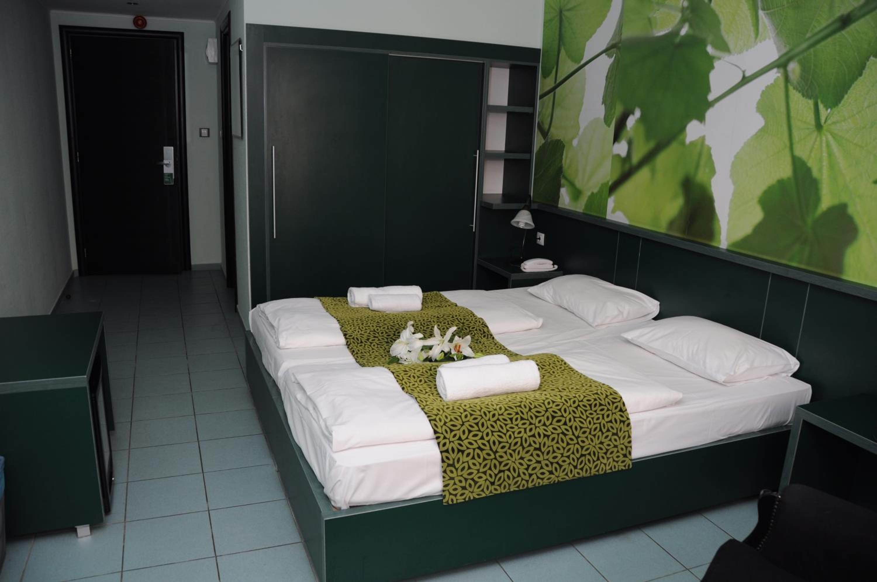 Standard Double Room - Photo 2