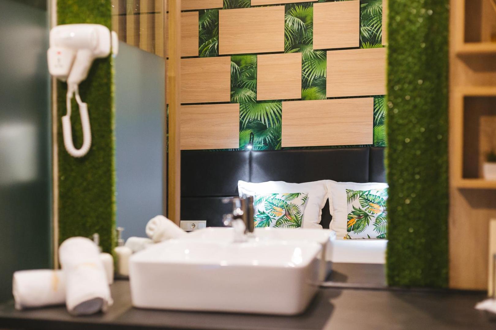 Standard Twin Room - Photo 12