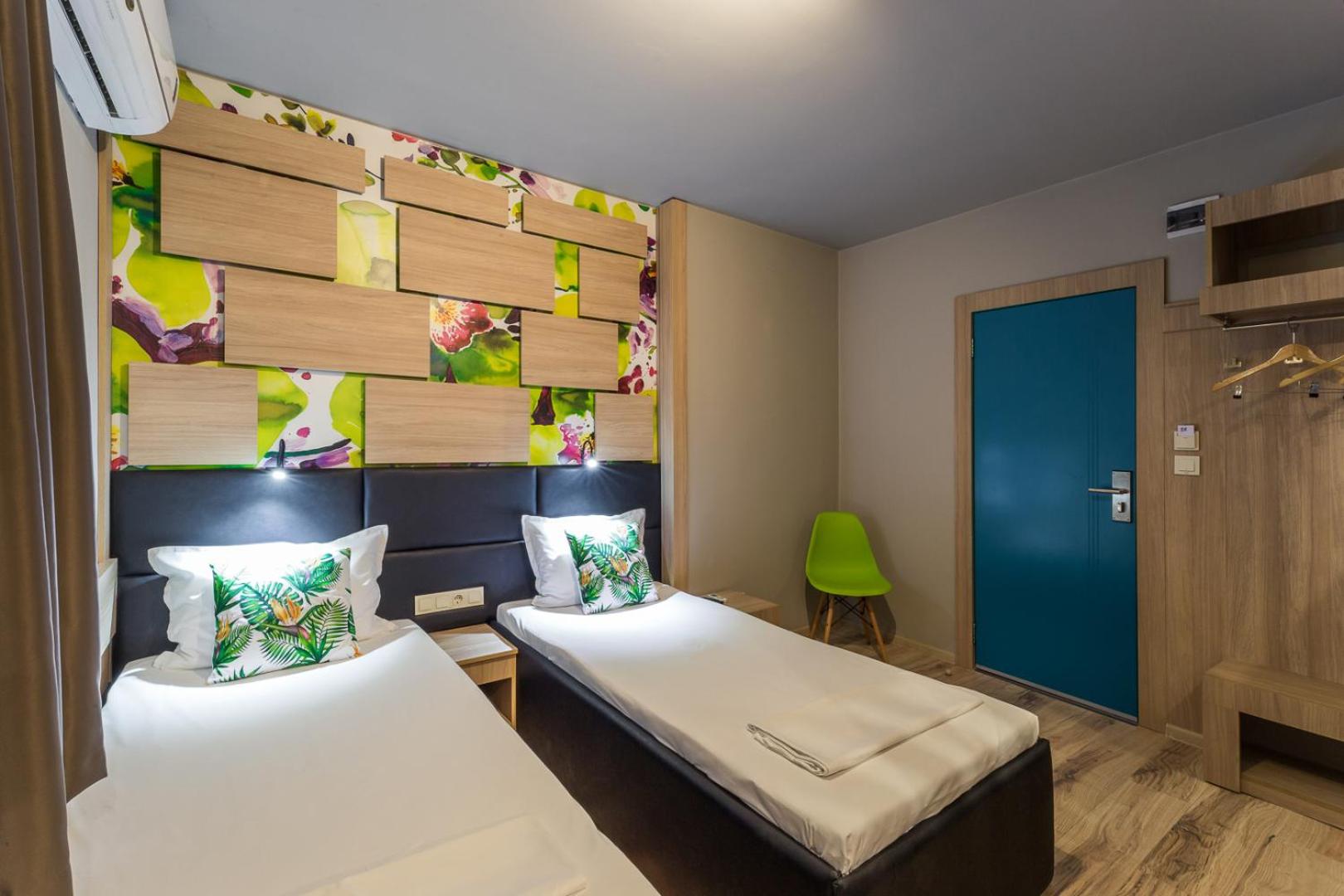 Standard Twin Room - Photo 5