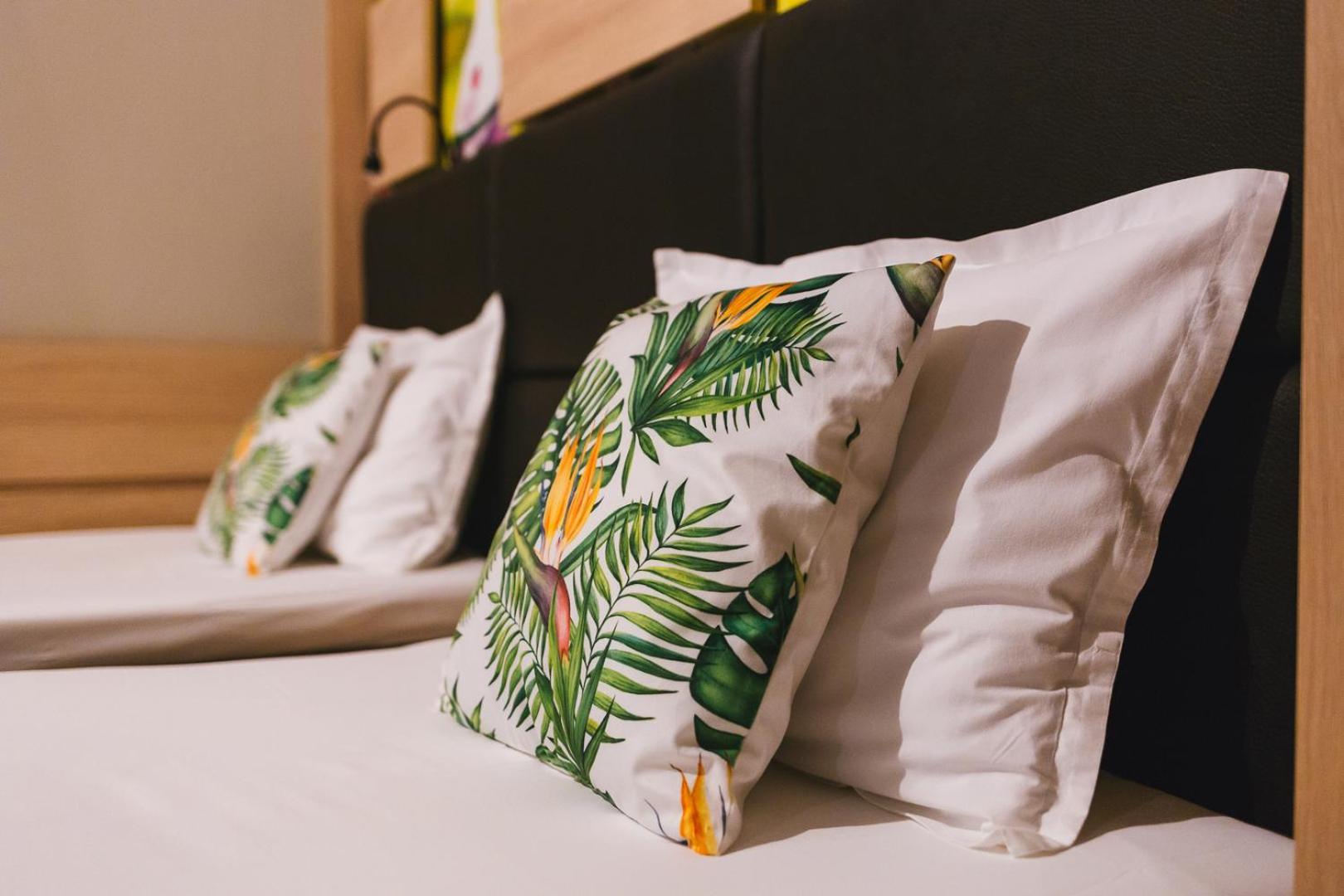 Standard Twin Room - Photo 11