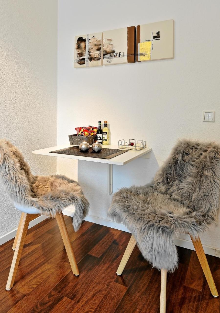 Apartment with Balcony - Photo 6