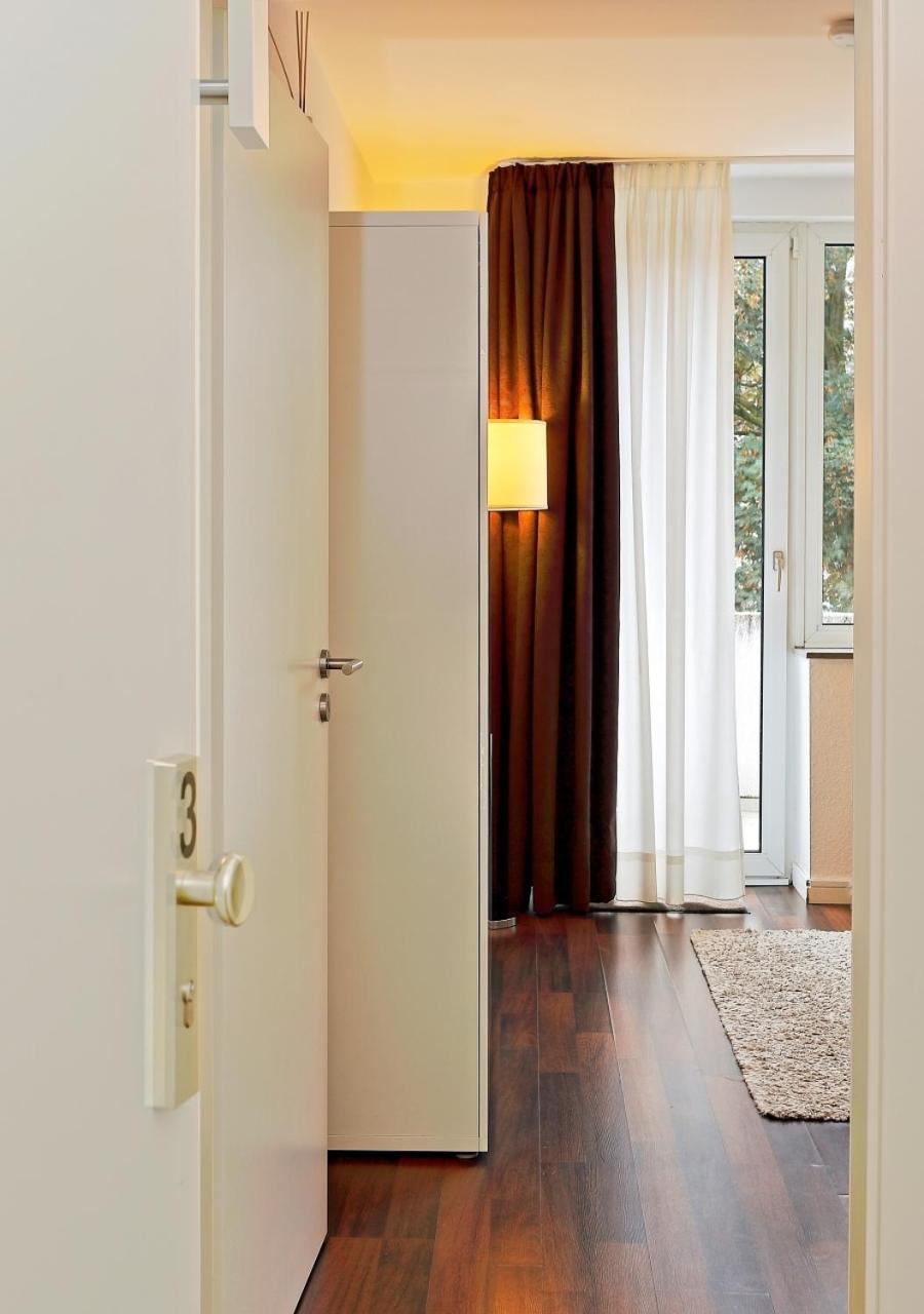 Apartment with Balcony - Photo 2