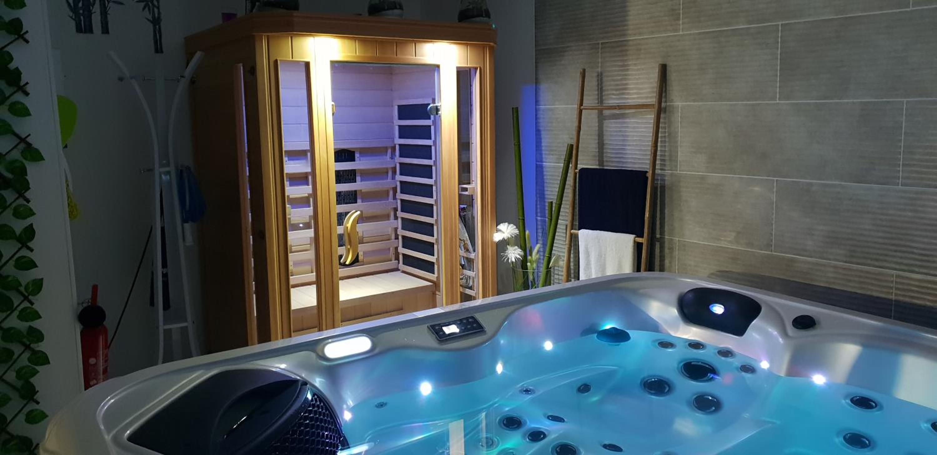 Suite with Private Hot Tub - Photo 28