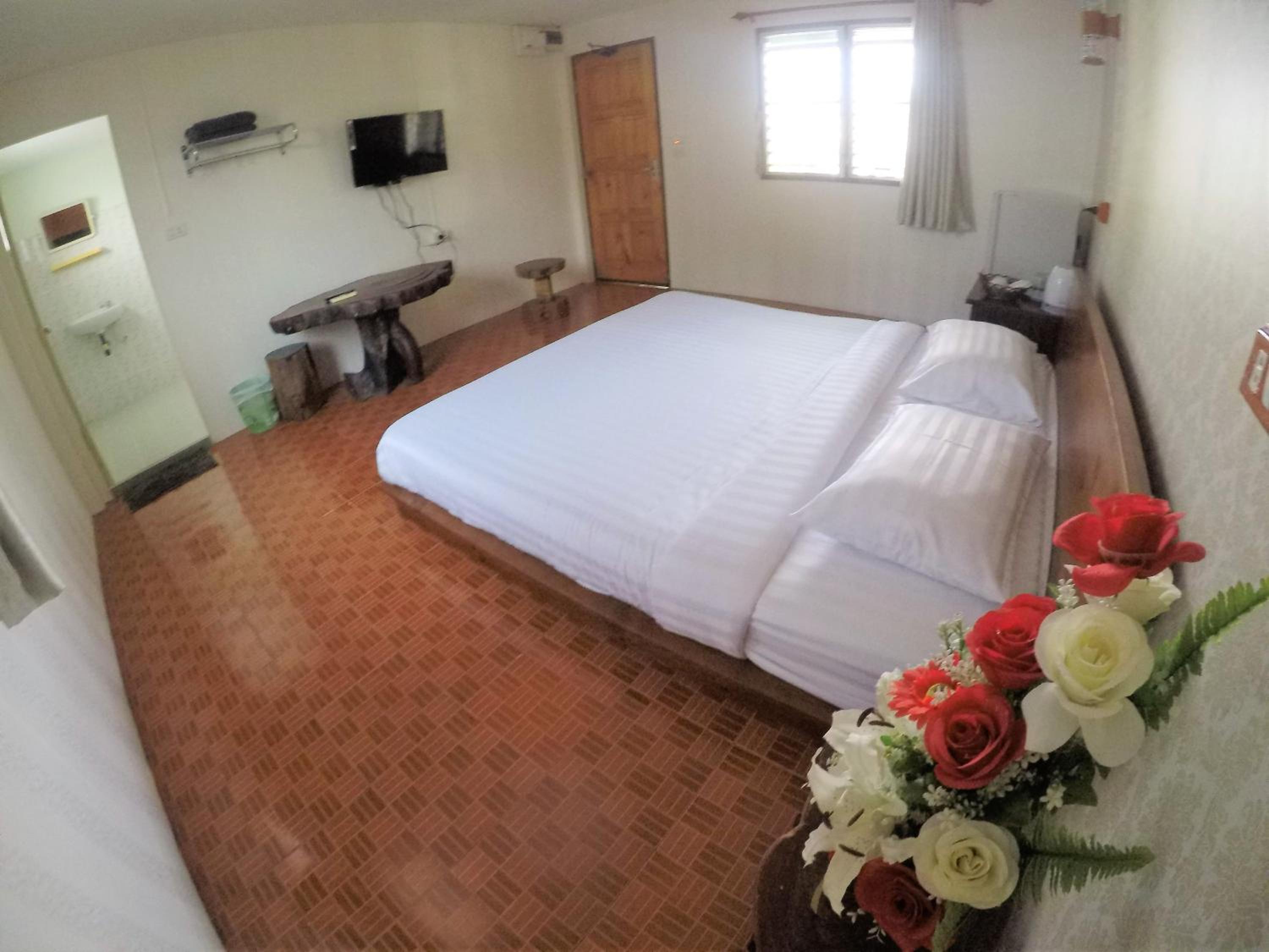 Standard King Room - Photo 4