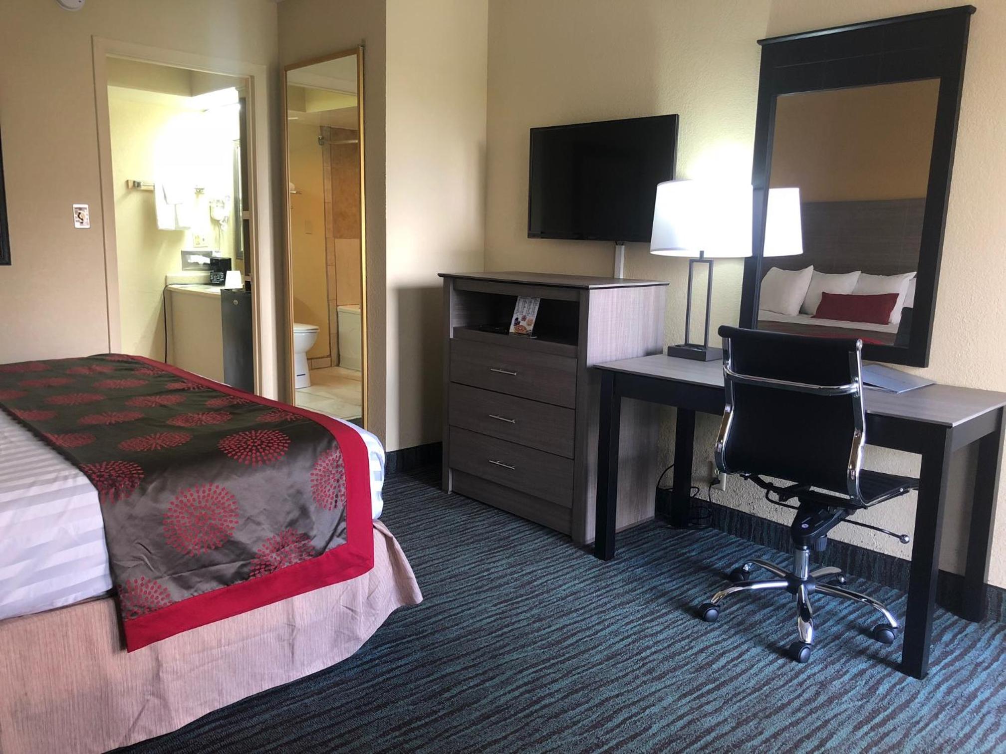 King Room - Non-Smoking - Photo 2