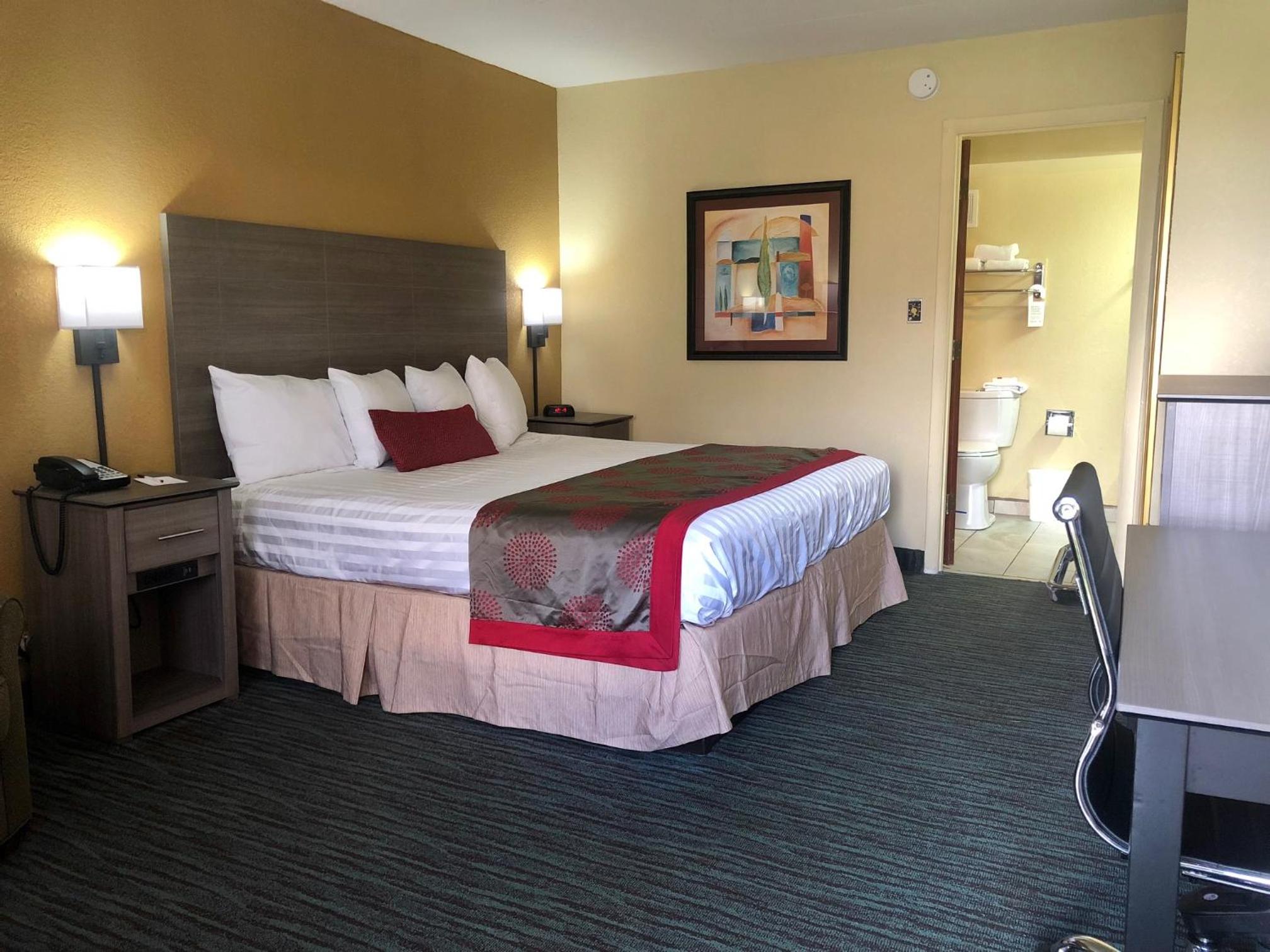 King Room - Non-Smoking - Photo 1