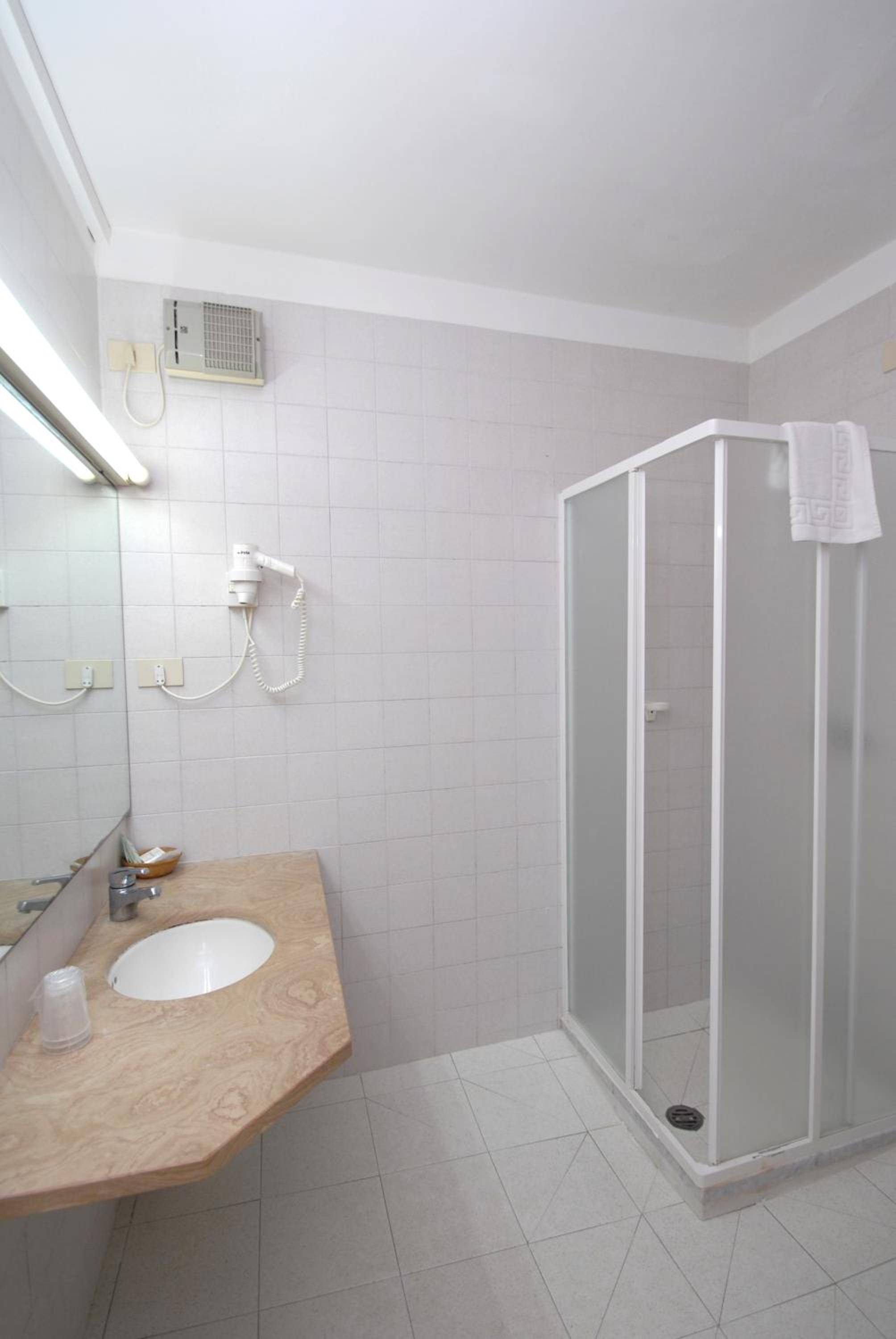 Economy Double Room photo 3