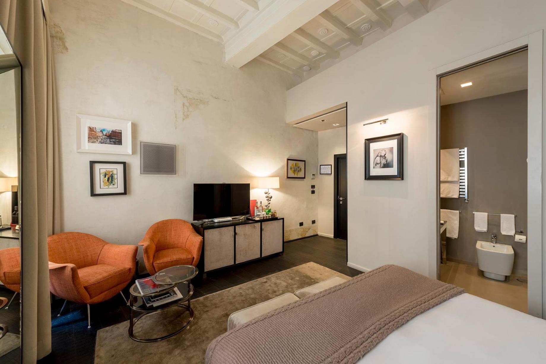 Deluxe Double Room thumbnail 6