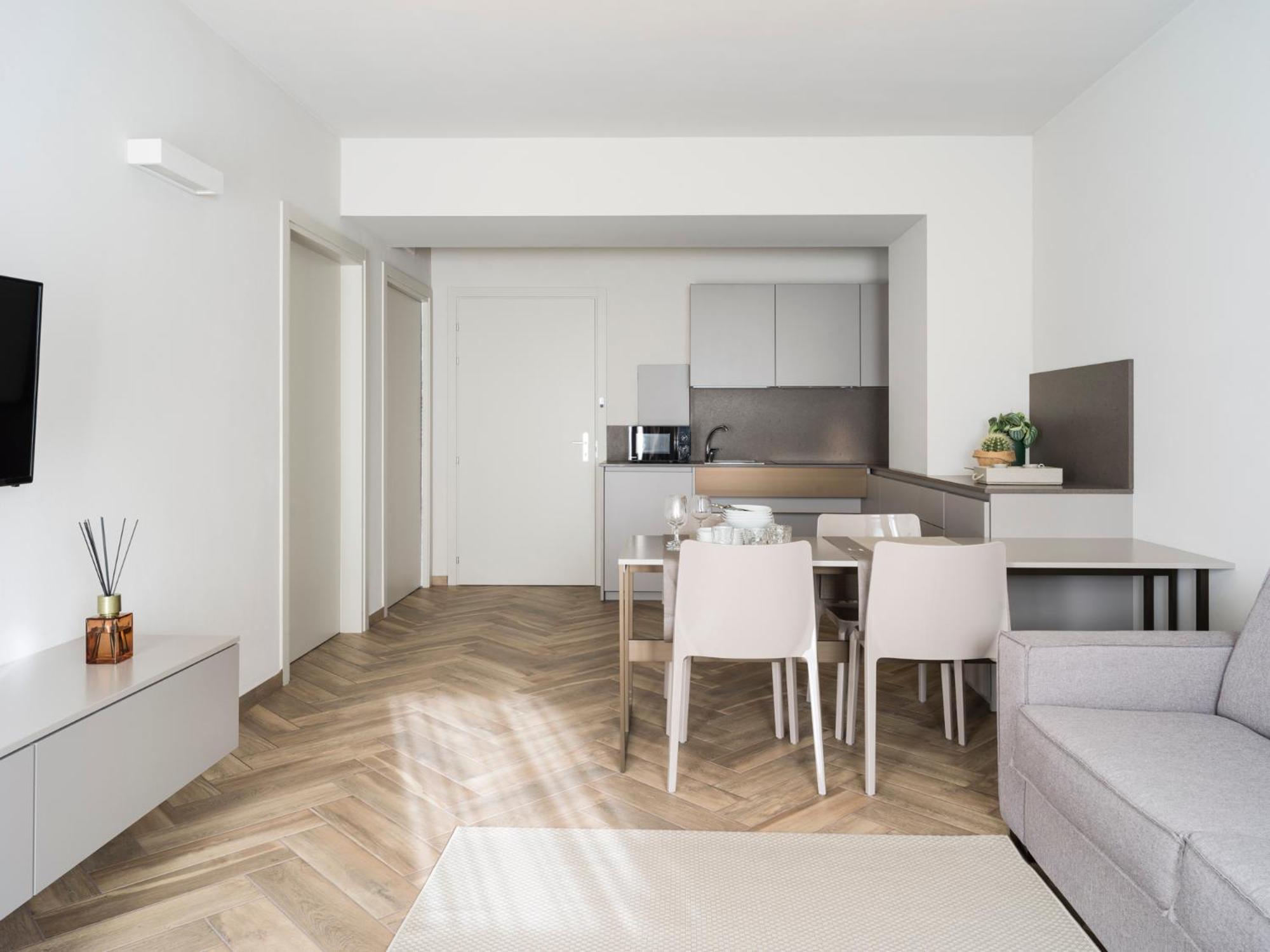 Deluxe Apartment with Lake View photo 3