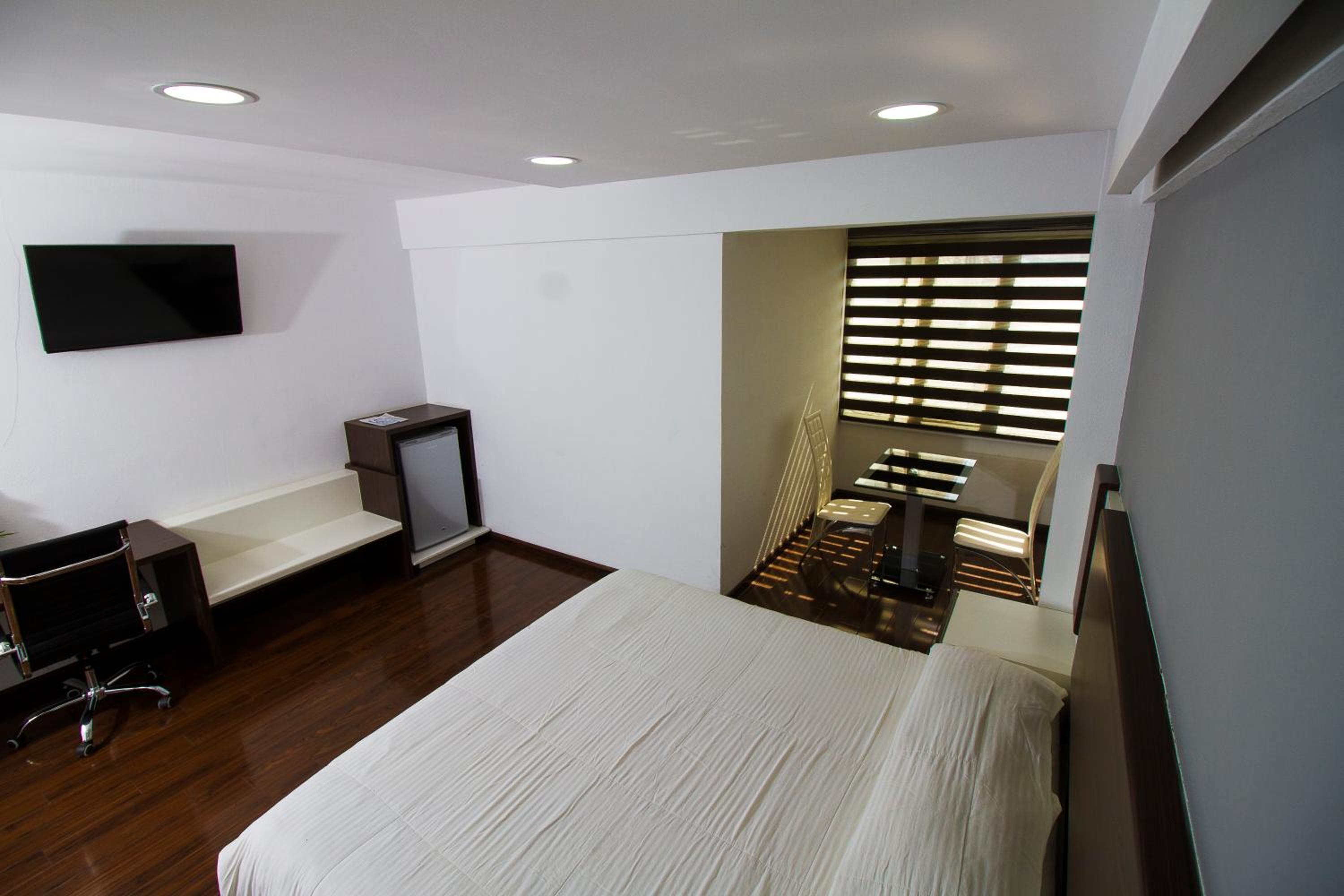 Double Room With Private Bathroom photo 2