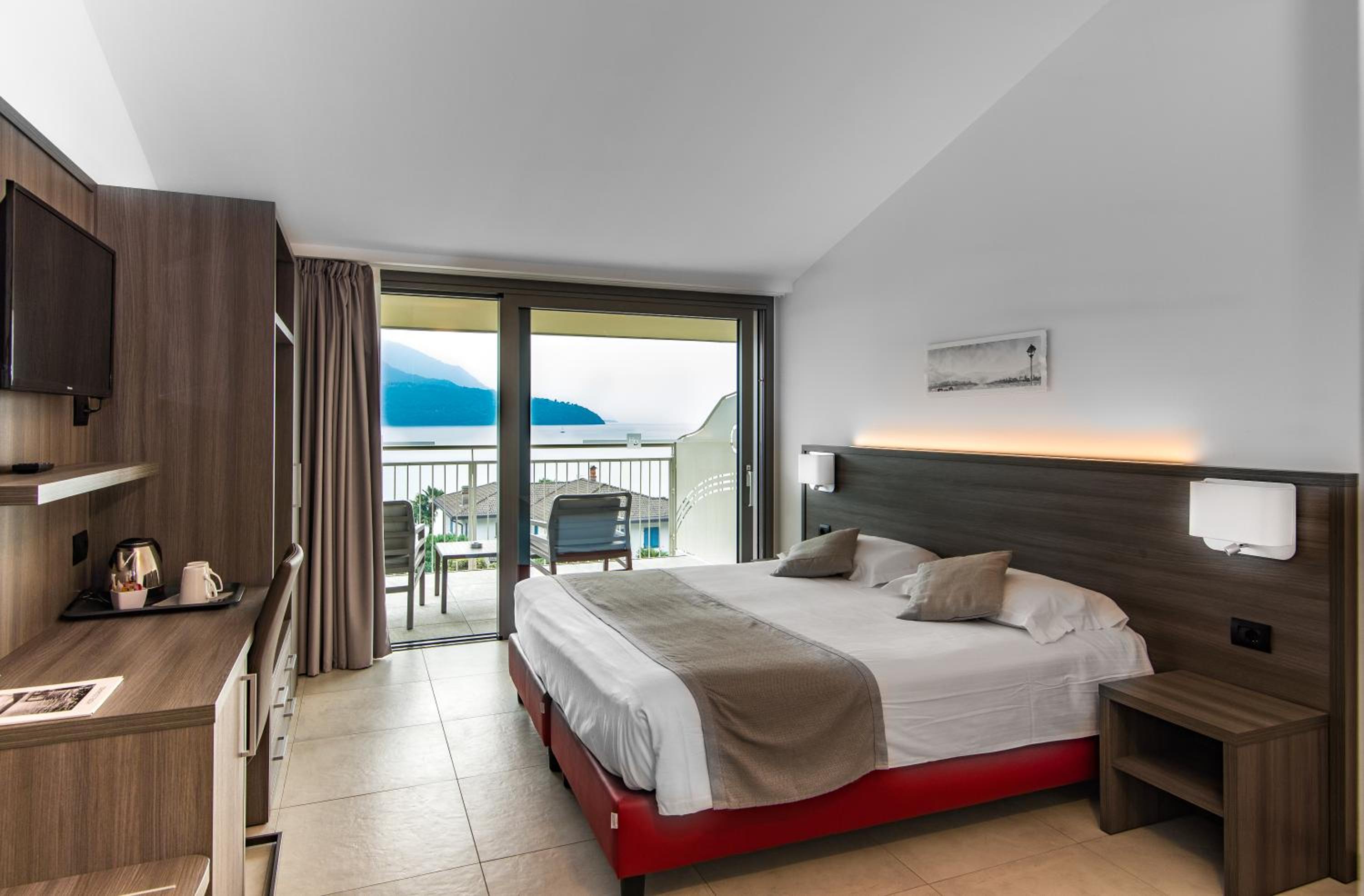 Double or Twin Room with Front Lake View
