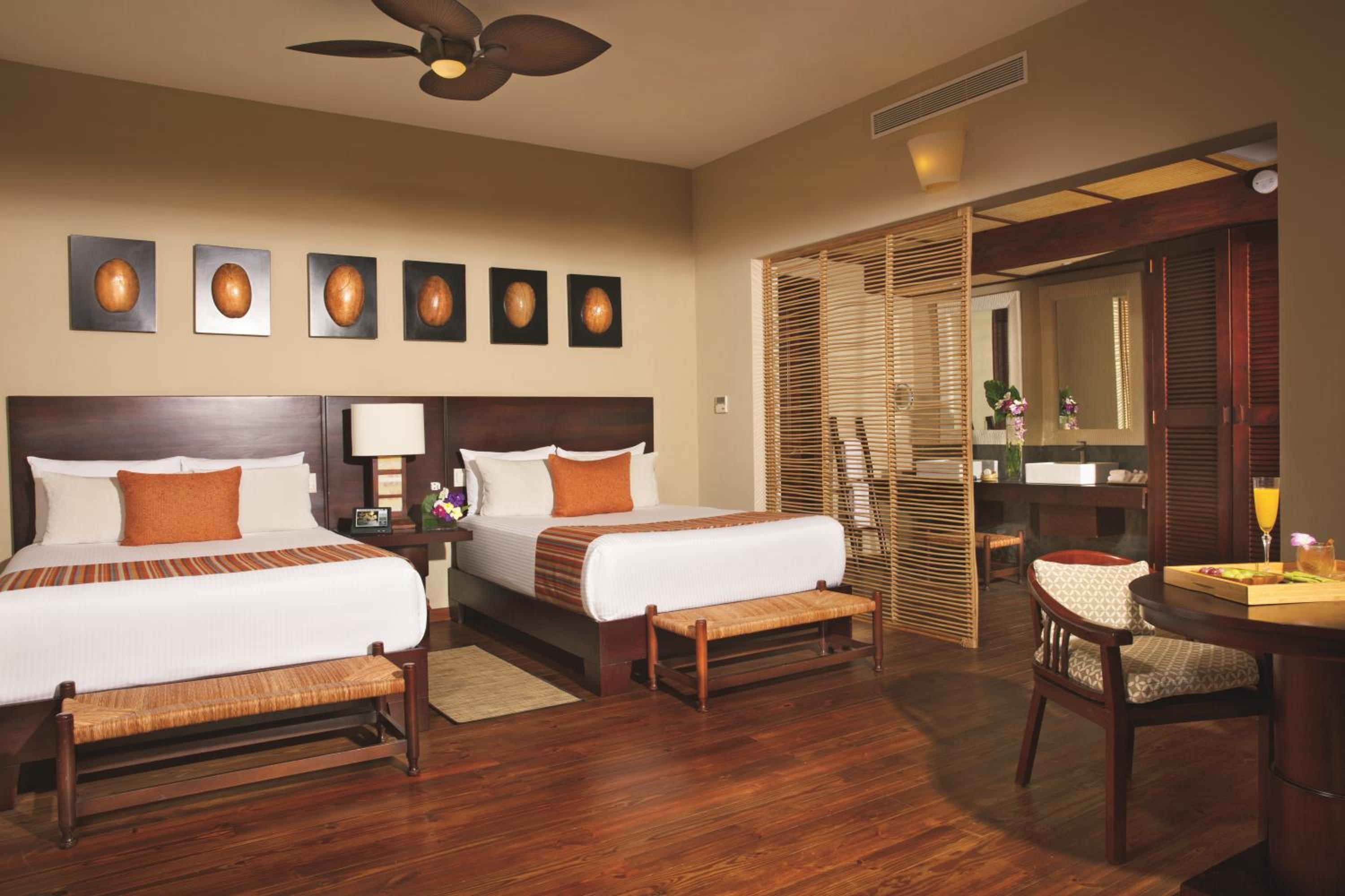 Junior Suite Agua Swim-Up Double