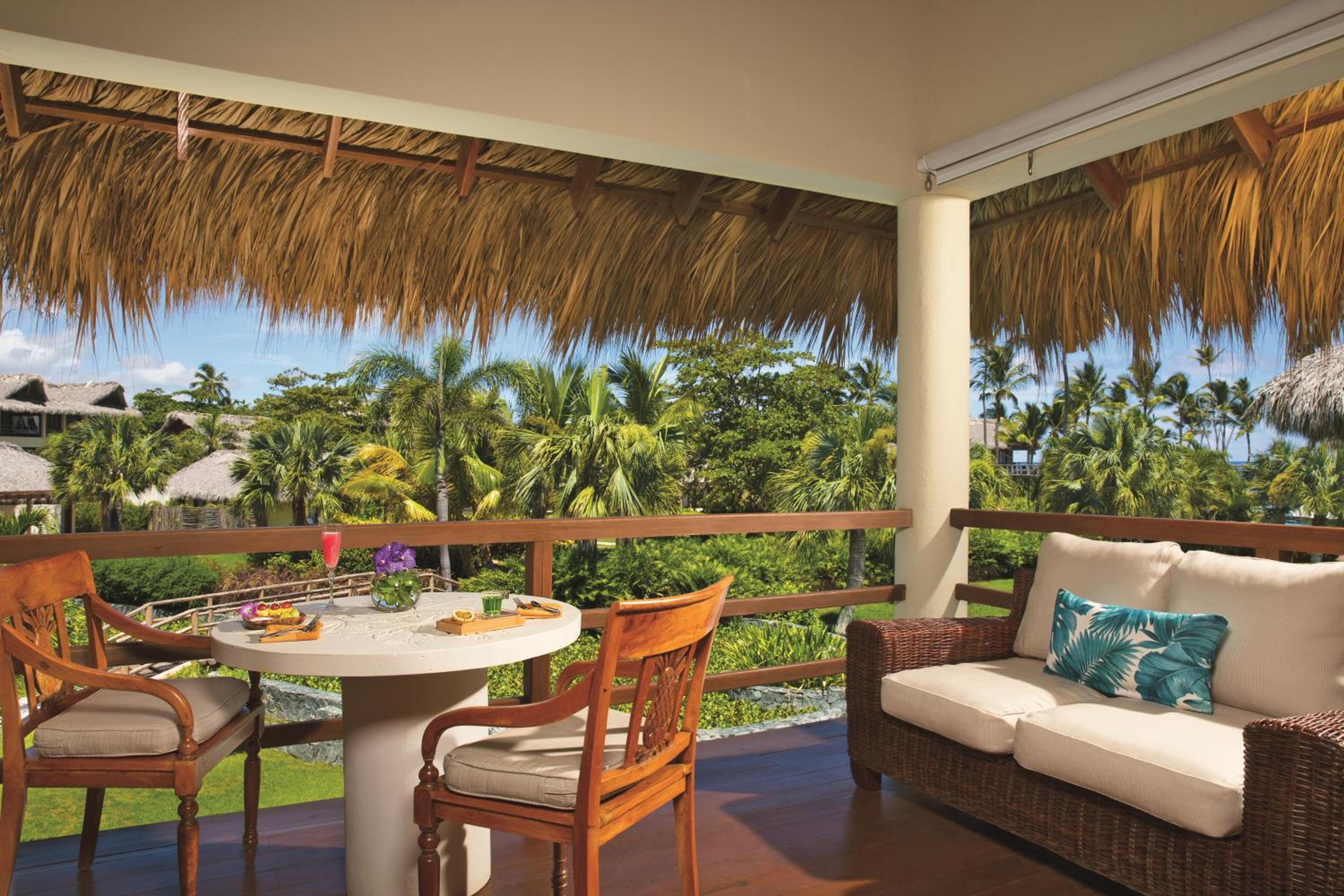 Junior Suite with Garden View Triple photo 3