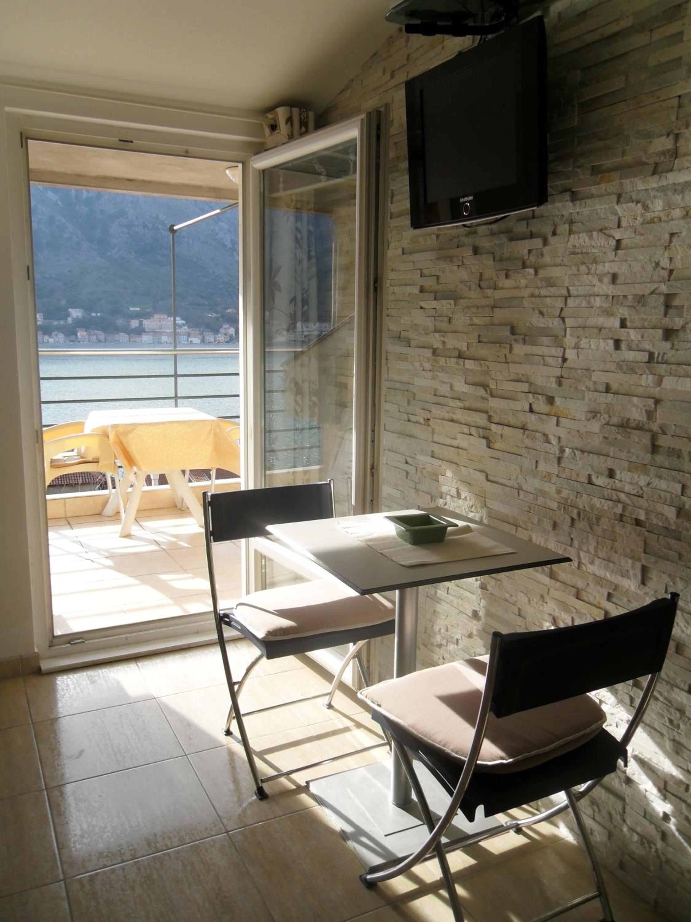 Studio with Balcony and Sea View (2 Adults) photo 3