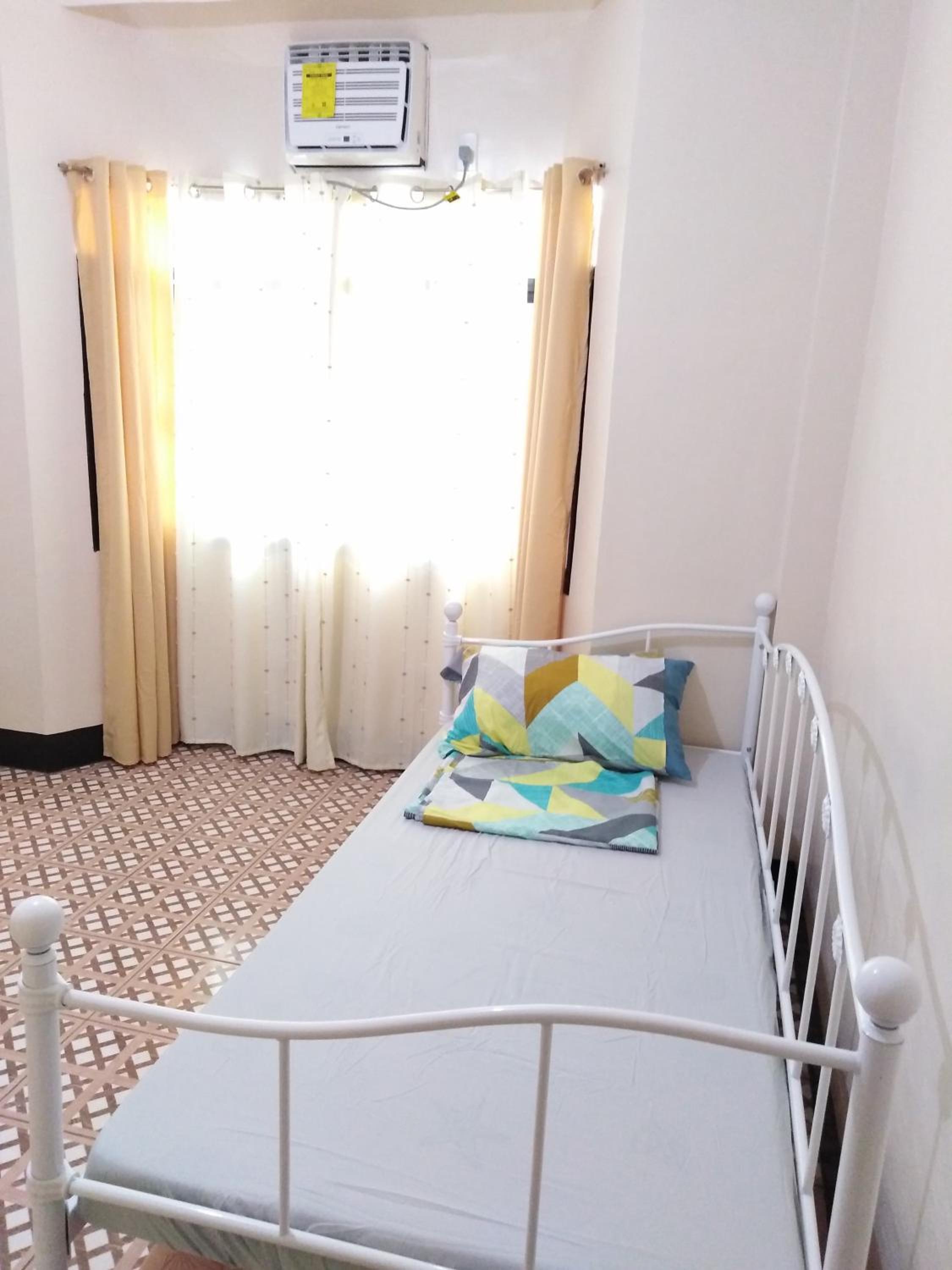 Standard Twin Room - Photo 7