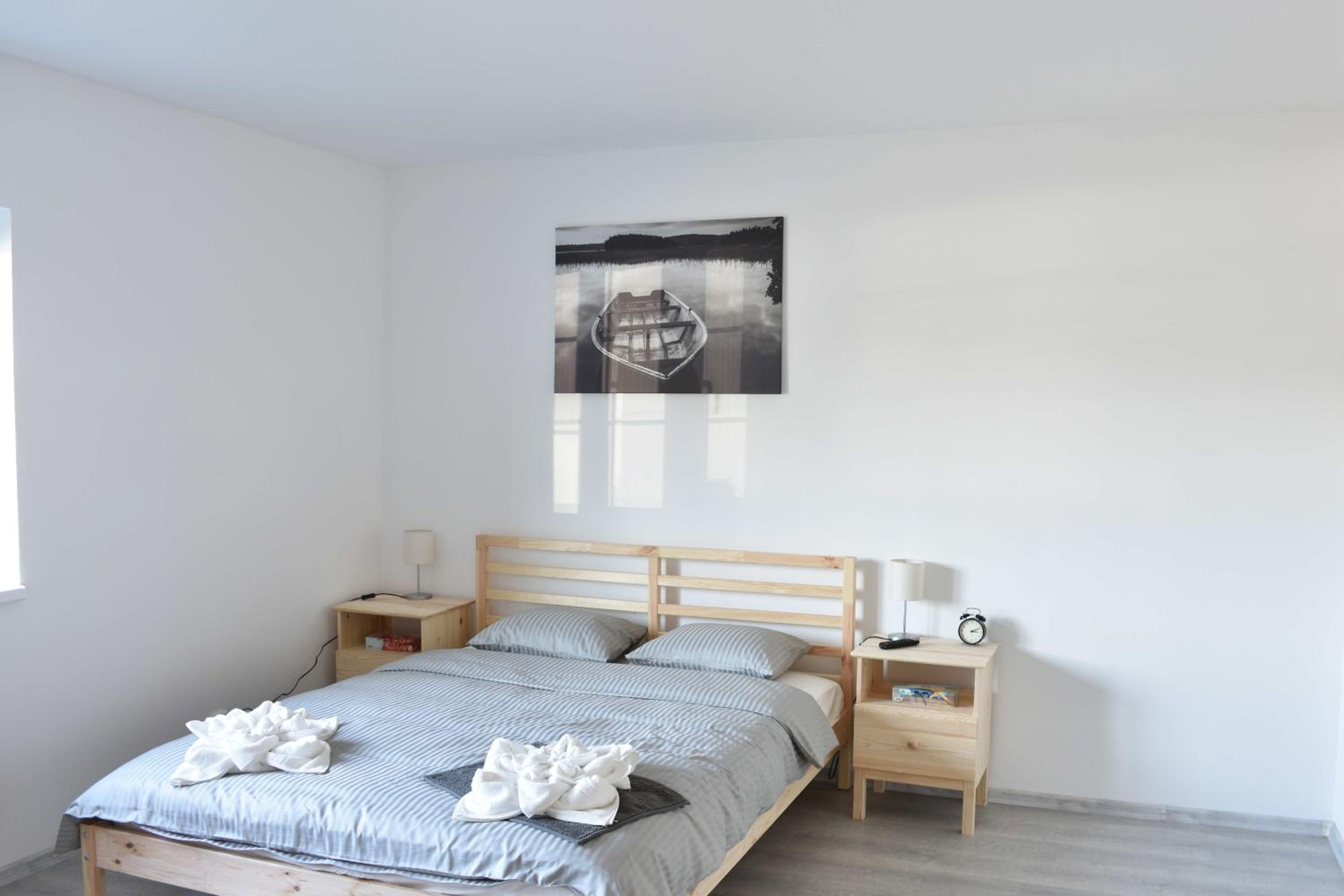 One-Bedroom Apartment photo 1