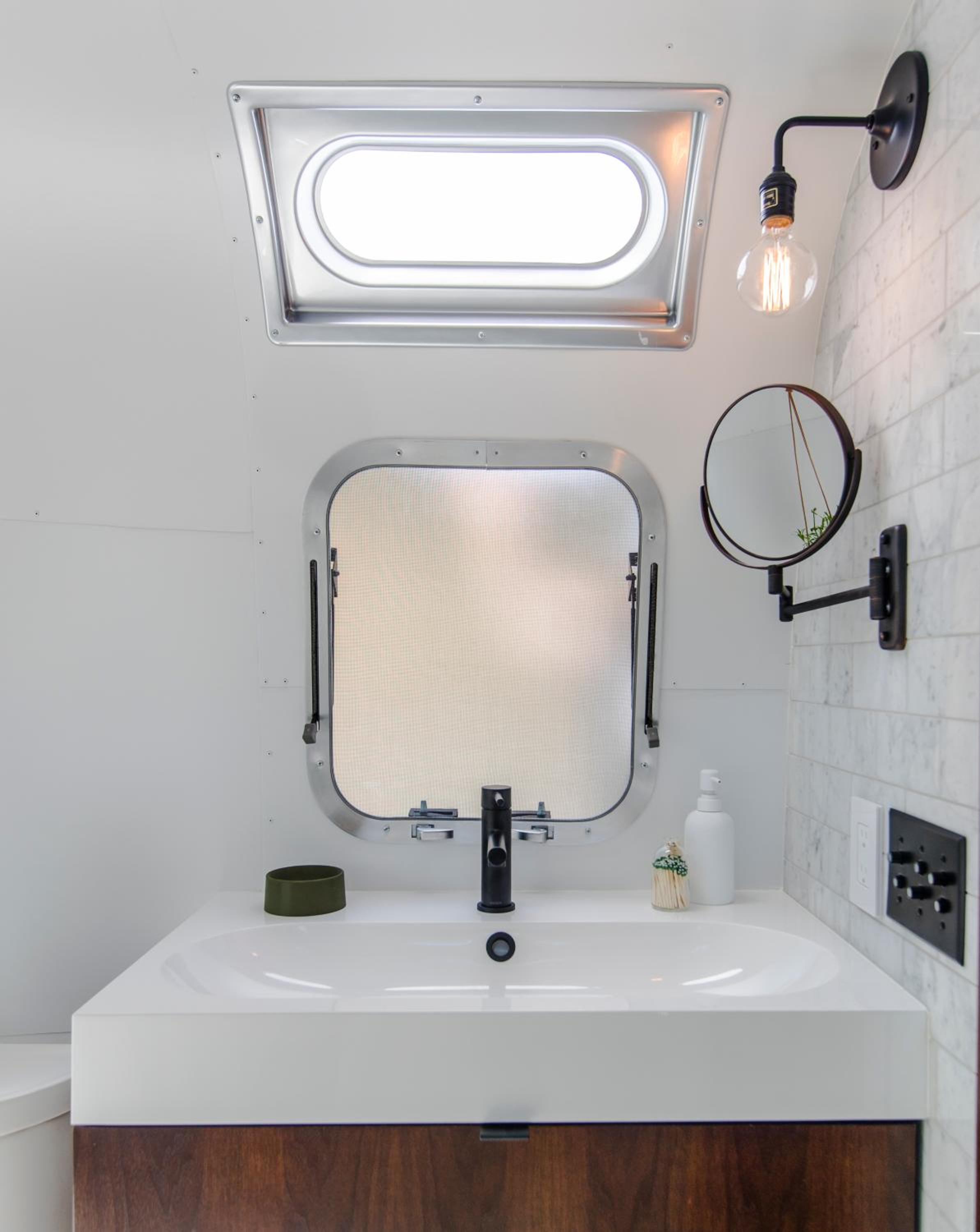 Airstream Suite - Photo 23
