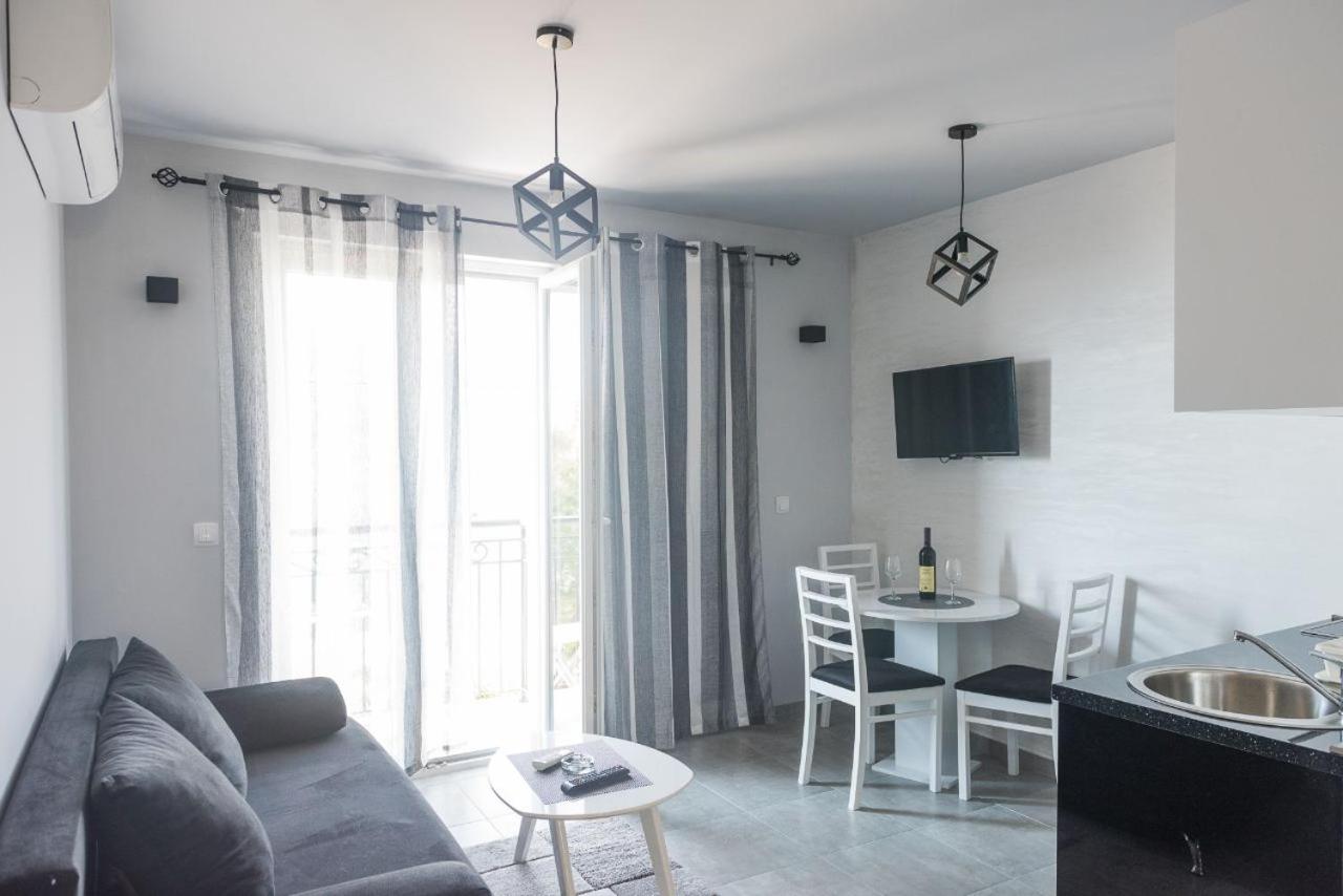 Apartment with Sea View photo 2