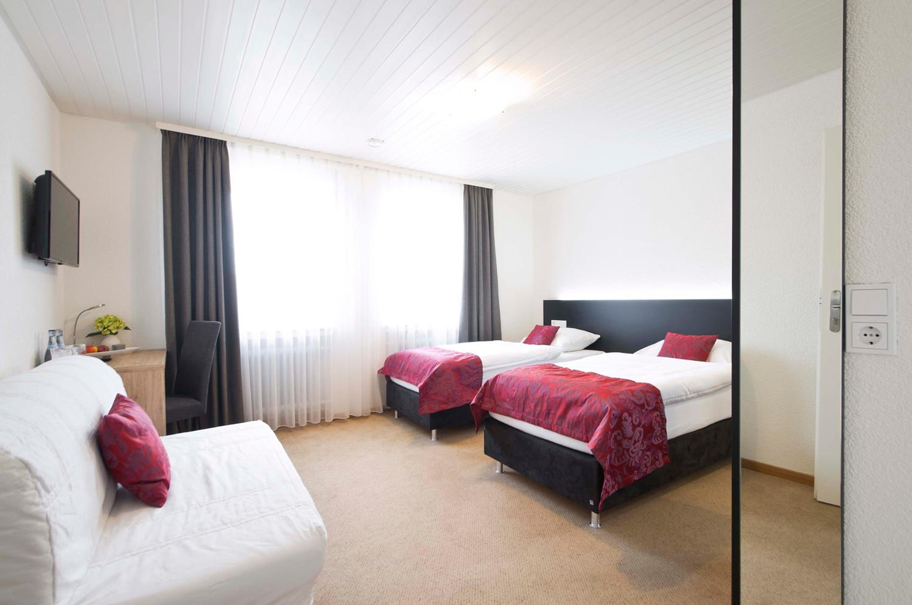 Large Double Room - Photo 7
