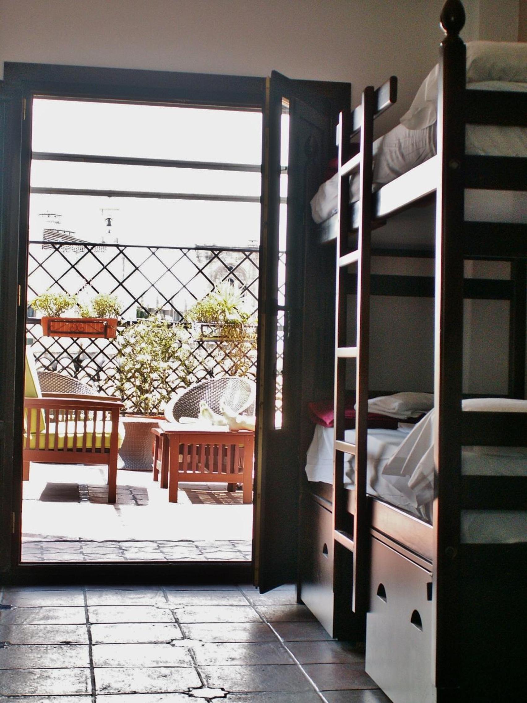 Bed in 8-Bed Mixed Dormitory Room photo 2