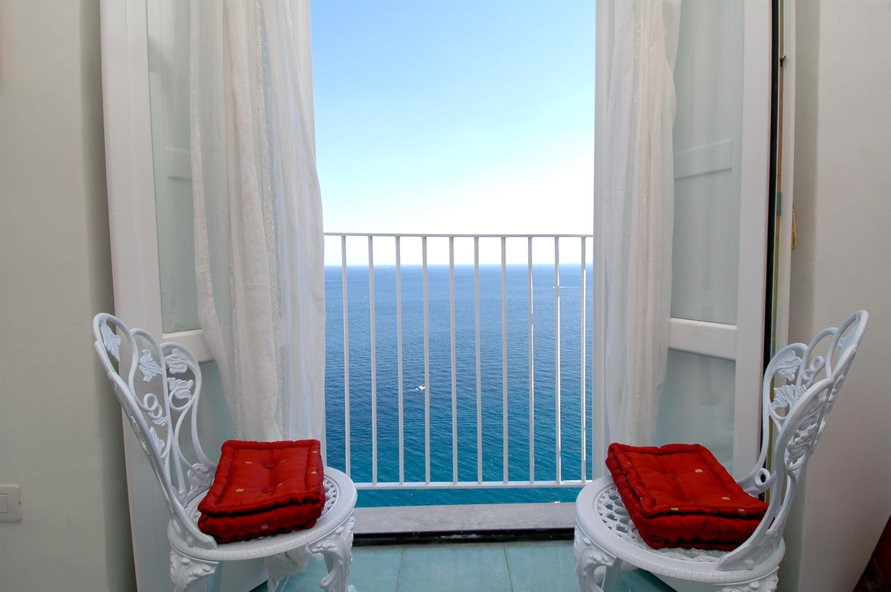Superior Double Room with Sea View - Photo 2