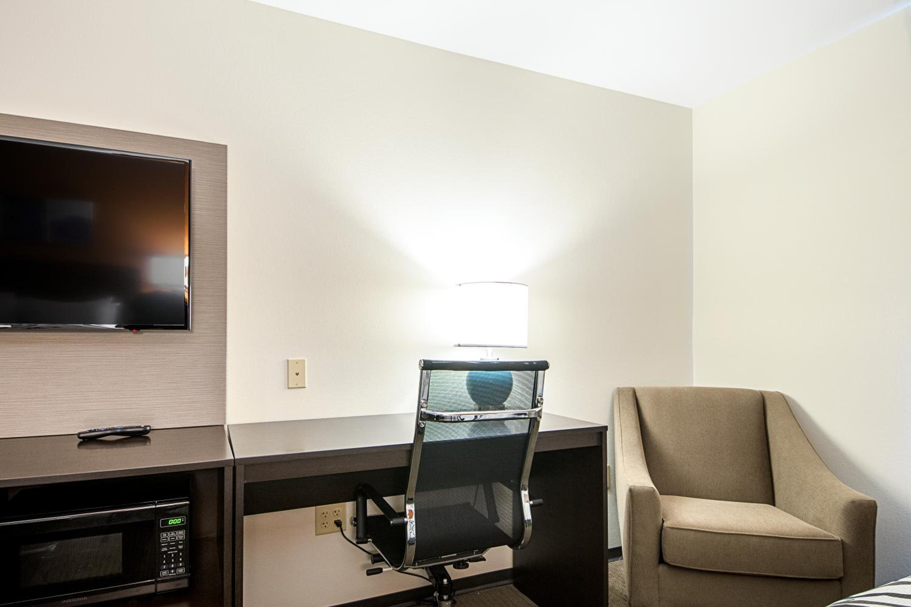 Queen Room with Two Queen Beds - Accessible/Non-Smoking  photo 2
