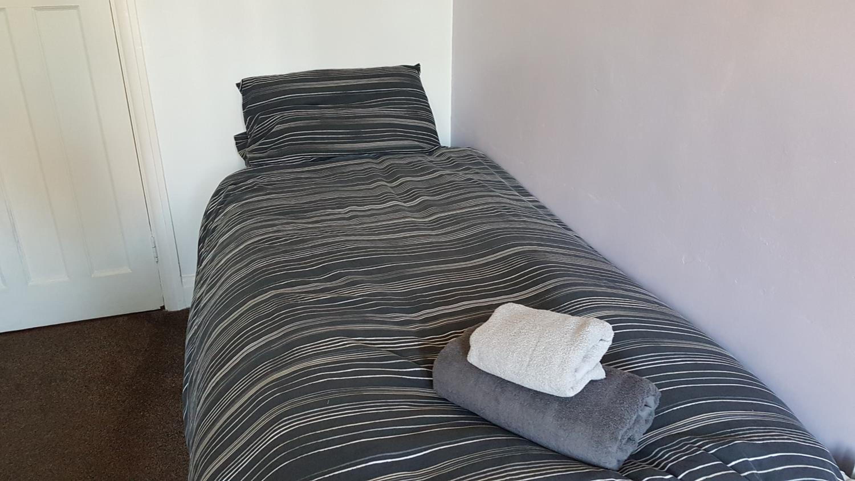 Single Room With Shared Bathroom photo 3