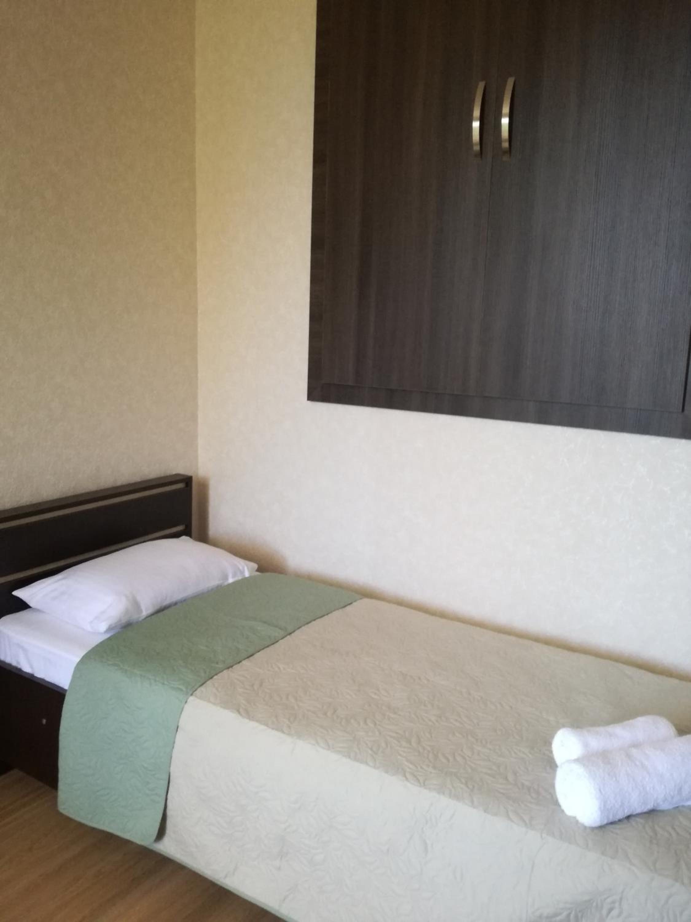 Quadruple Room with Private Bathroom photo 2