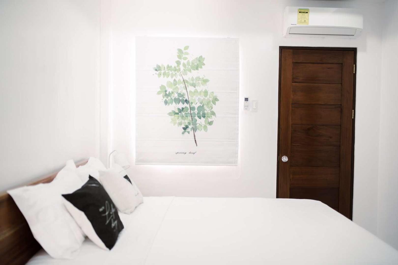 One-Bedroom Suite - Photo 3