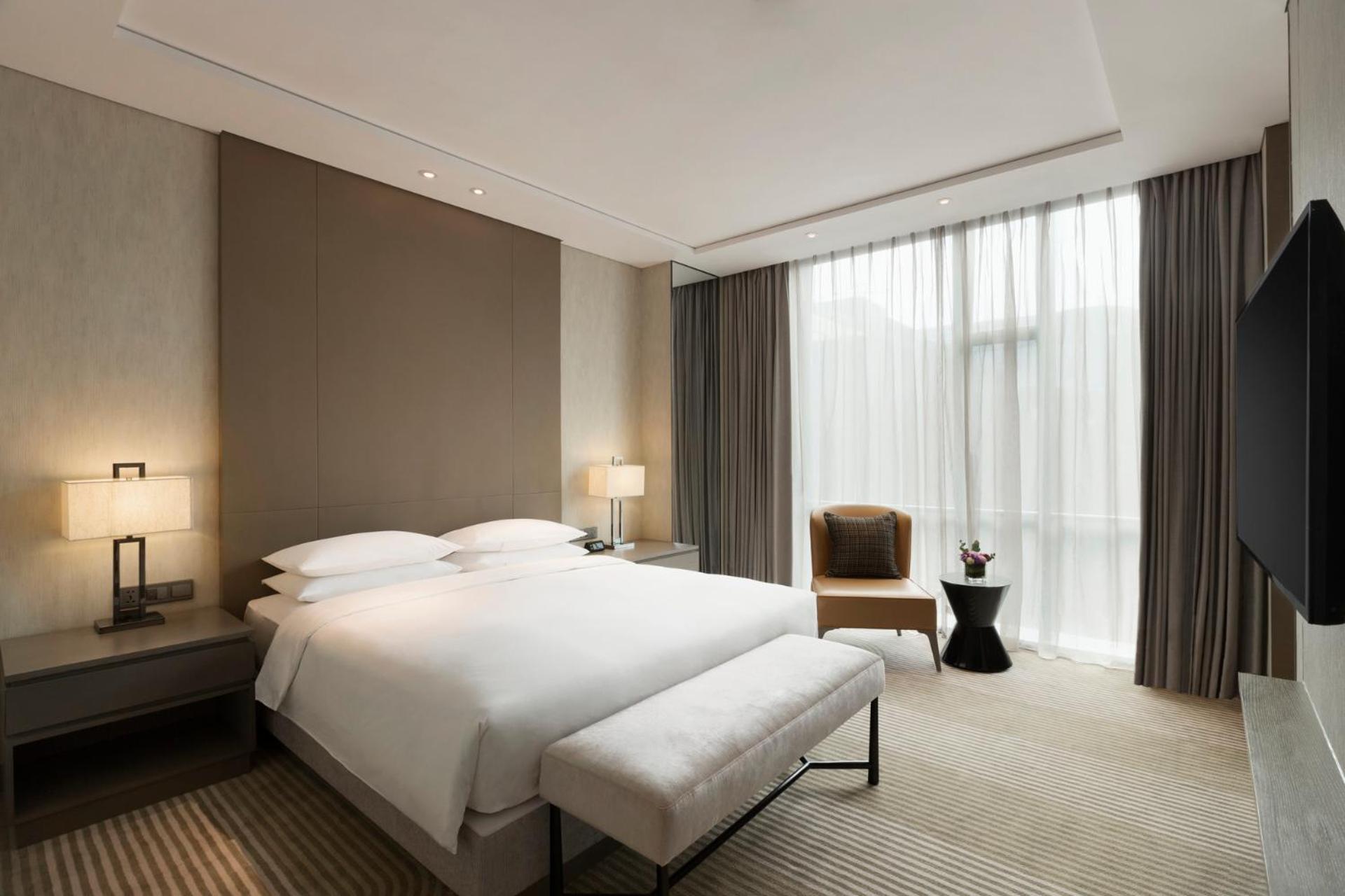 Specialty King Suite with Kitchen  photo 3