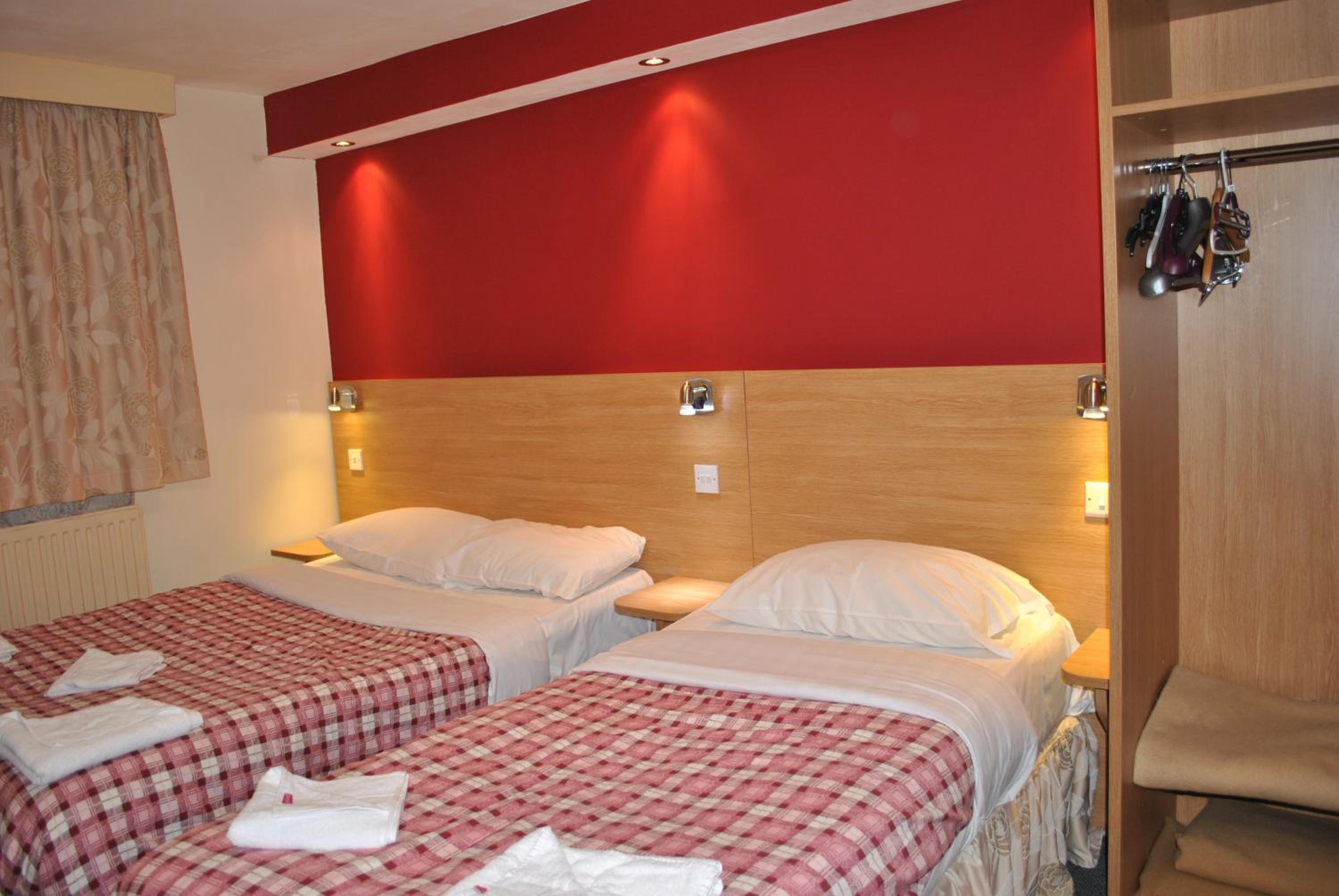 Twin Room with private Toilet and Shower photo 1