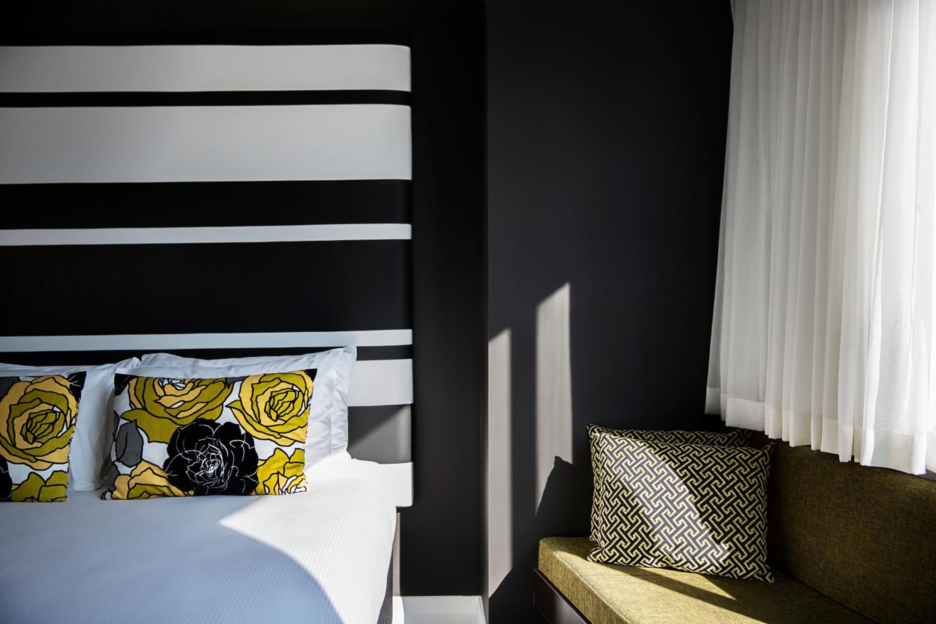 Deluxe Queen Room with Two Queen Beds and Ocean View thumbnail 6