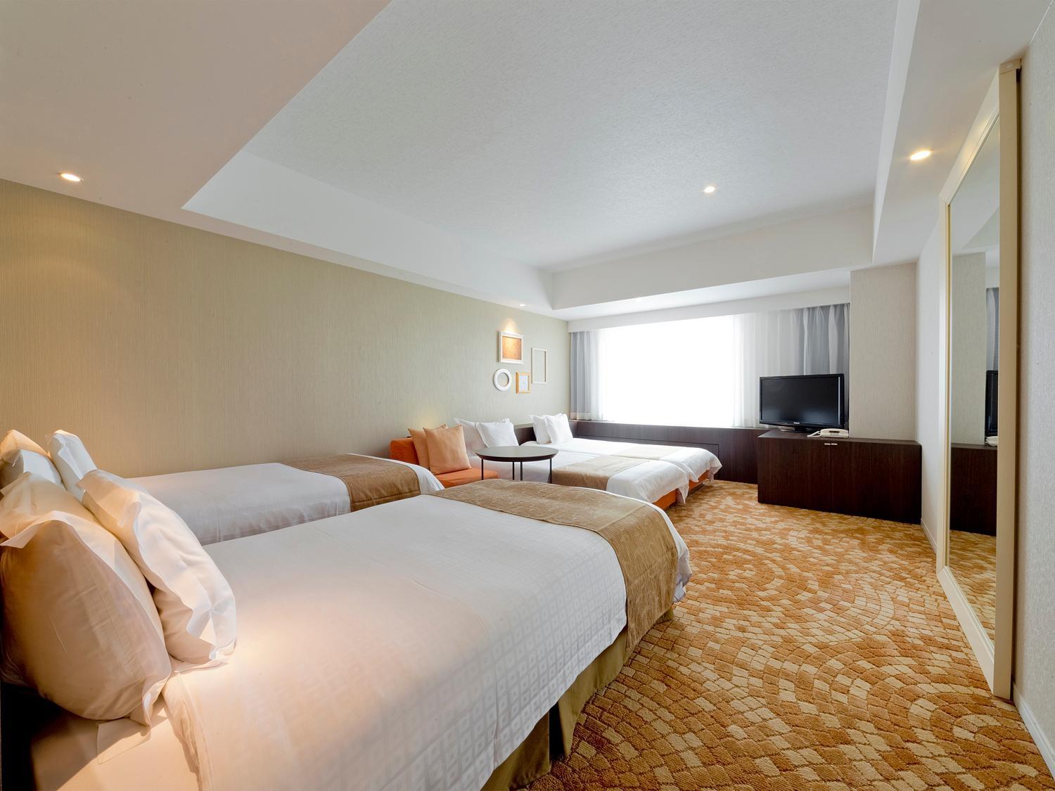 Deluxe Quadruple Room - Non-Smoking - Photo 7