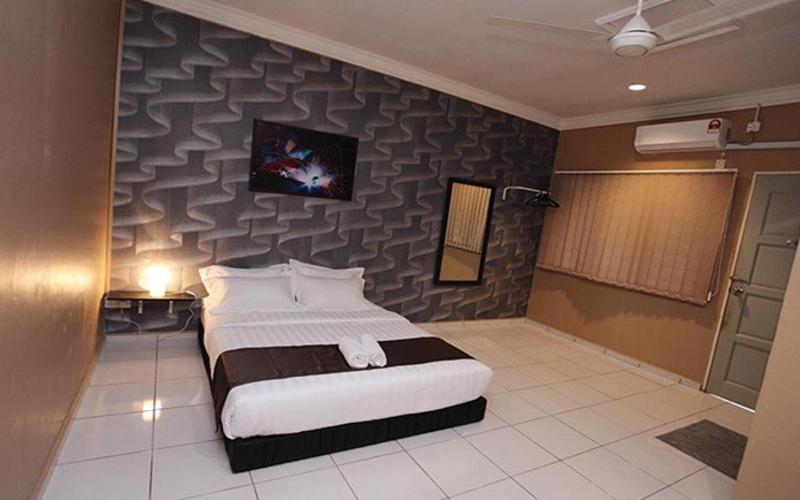 Deluxe Queen Room