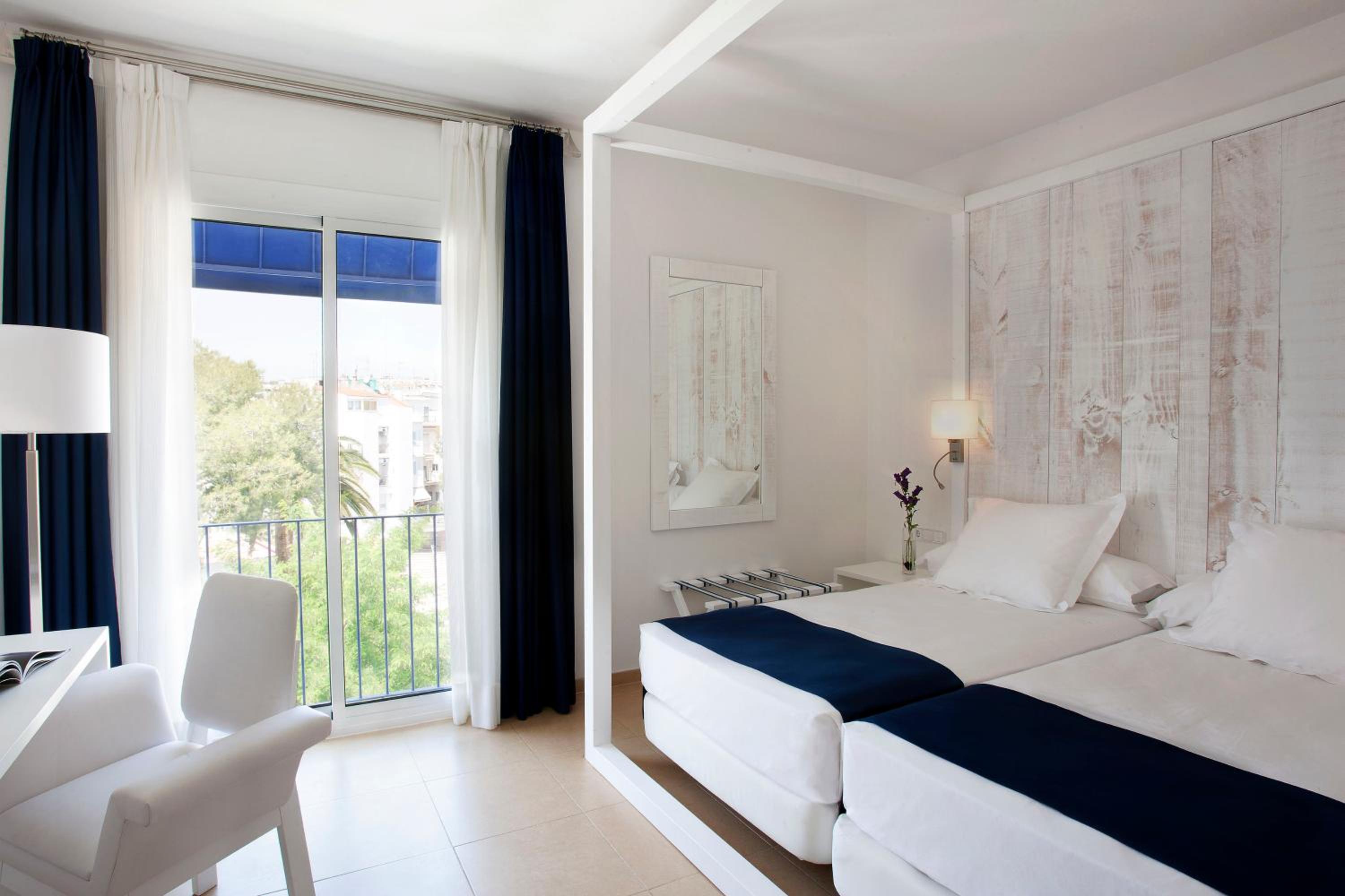 Double or Twin Room with Garden View - Photo 1