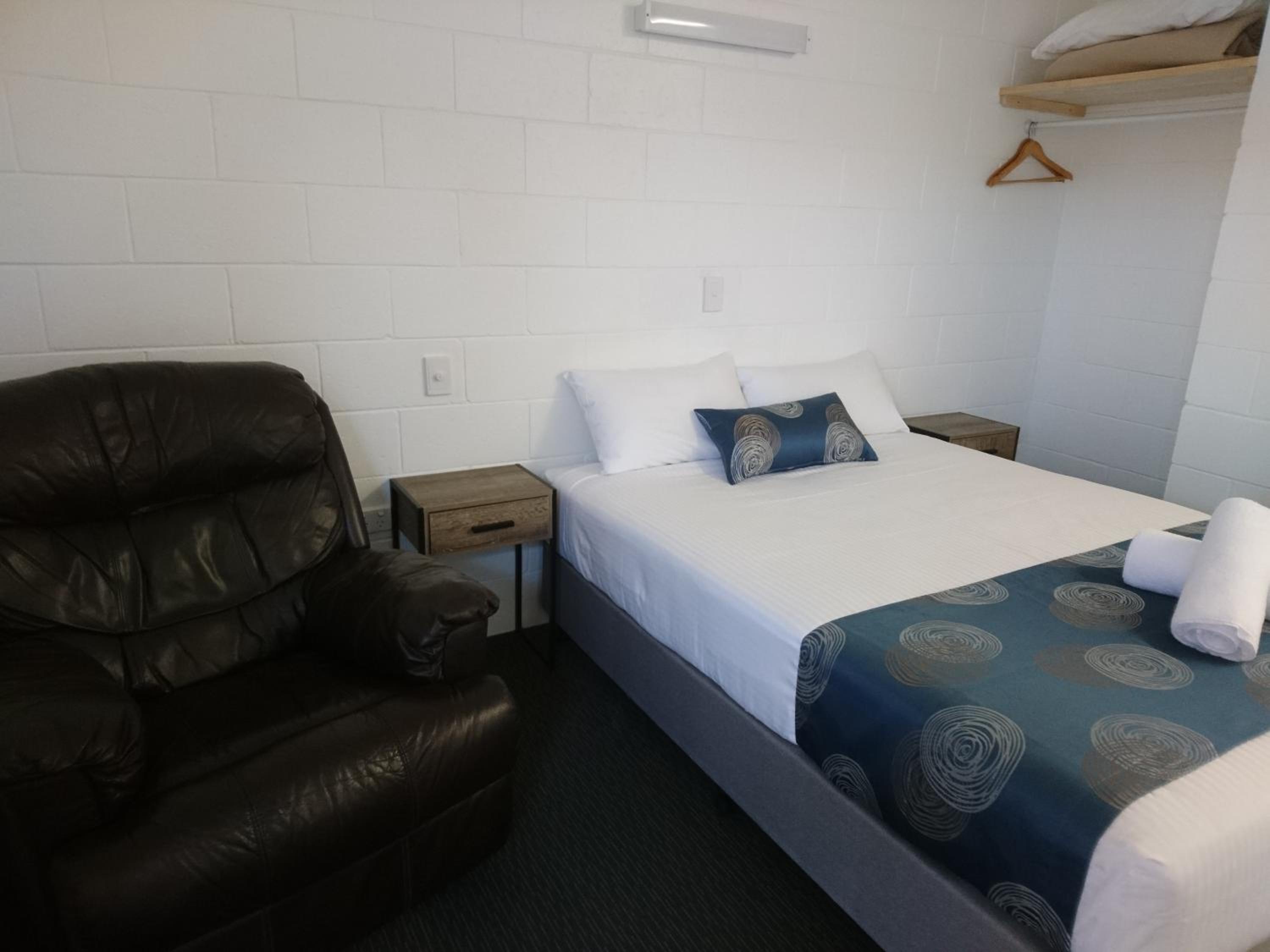 Standard Queen Room photo 2