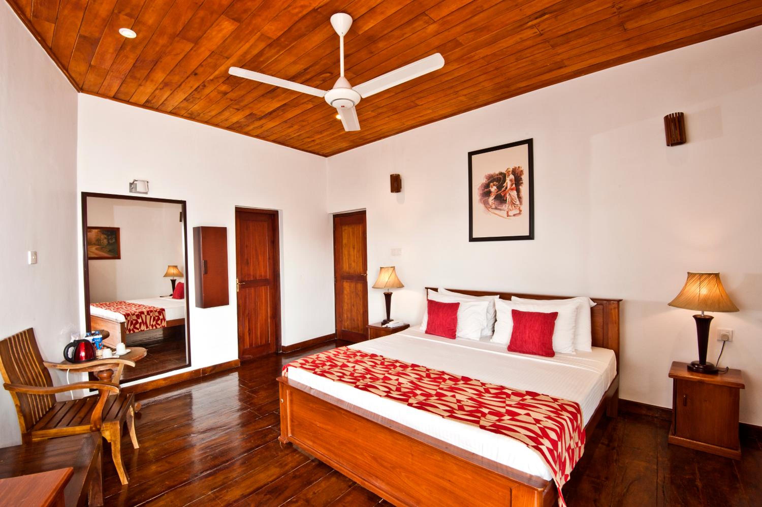 Deluxe Double or Twin Room with Lake View photo 2