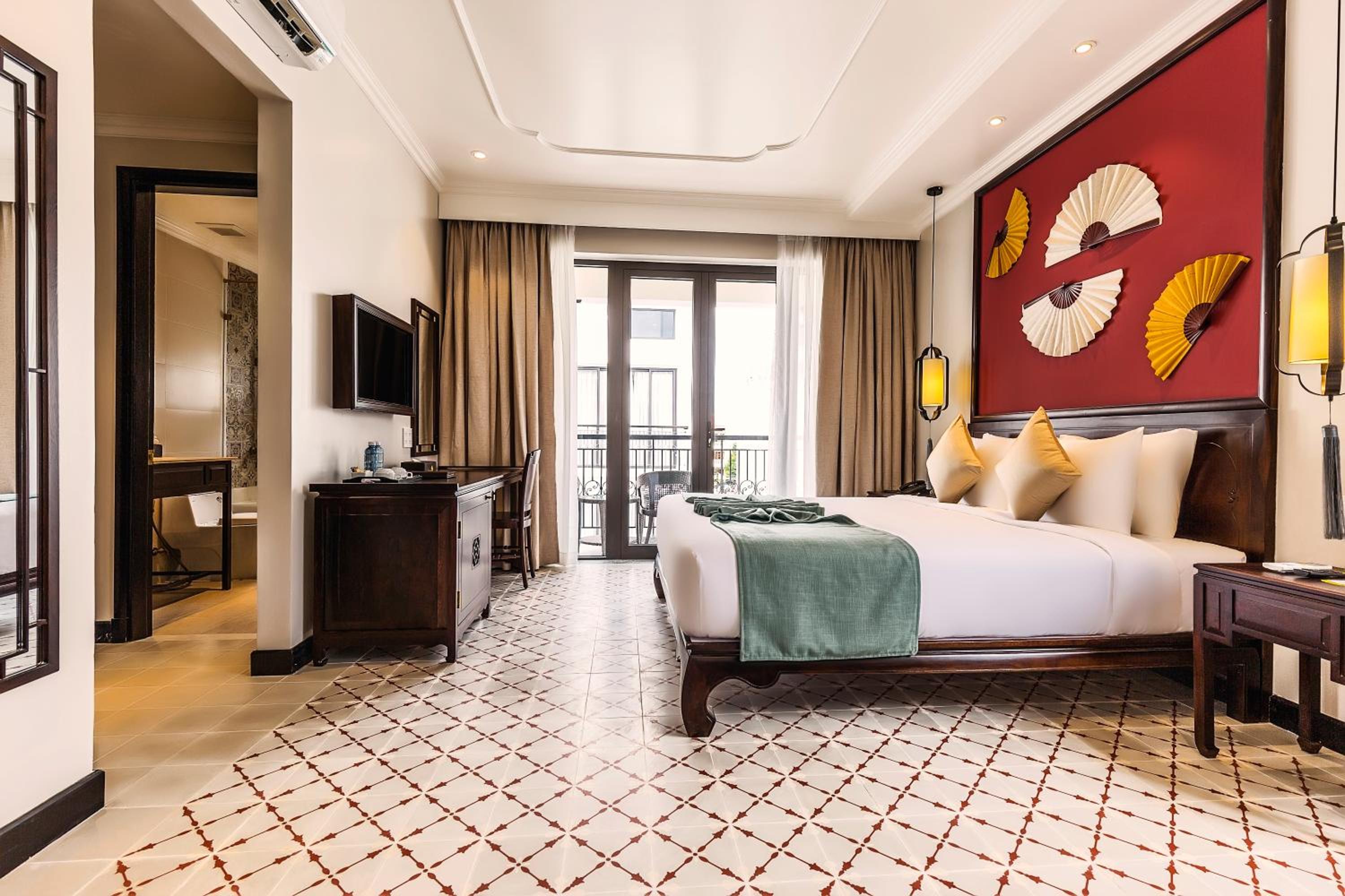 Deluxe King Room photo 2